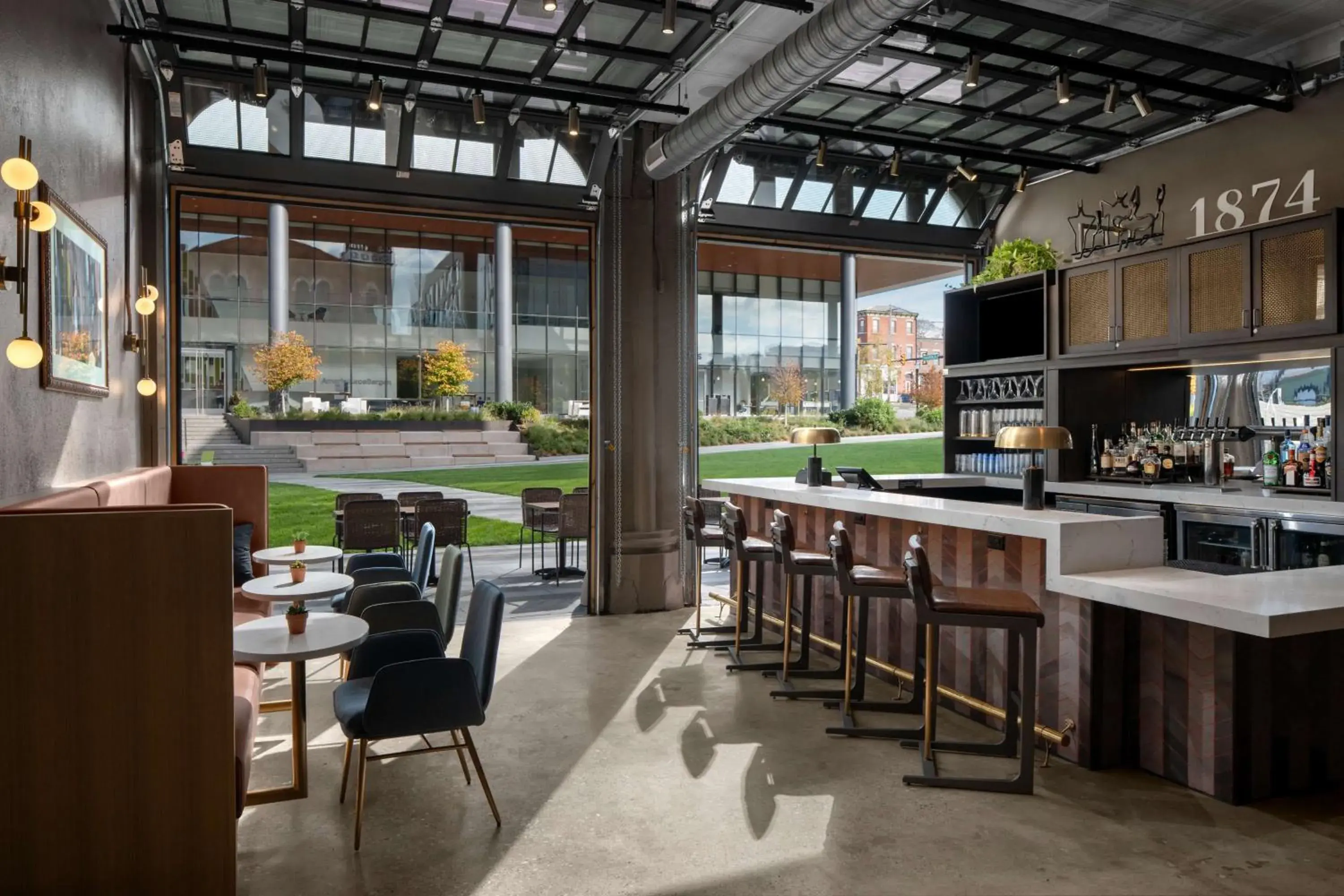 Lounge or bar in Hotel West & Main Conshohocken, Tapestry Collection Hilton Lounge or bar in Hotel West & Main Conshohocken, Tapestry Collection Hilton