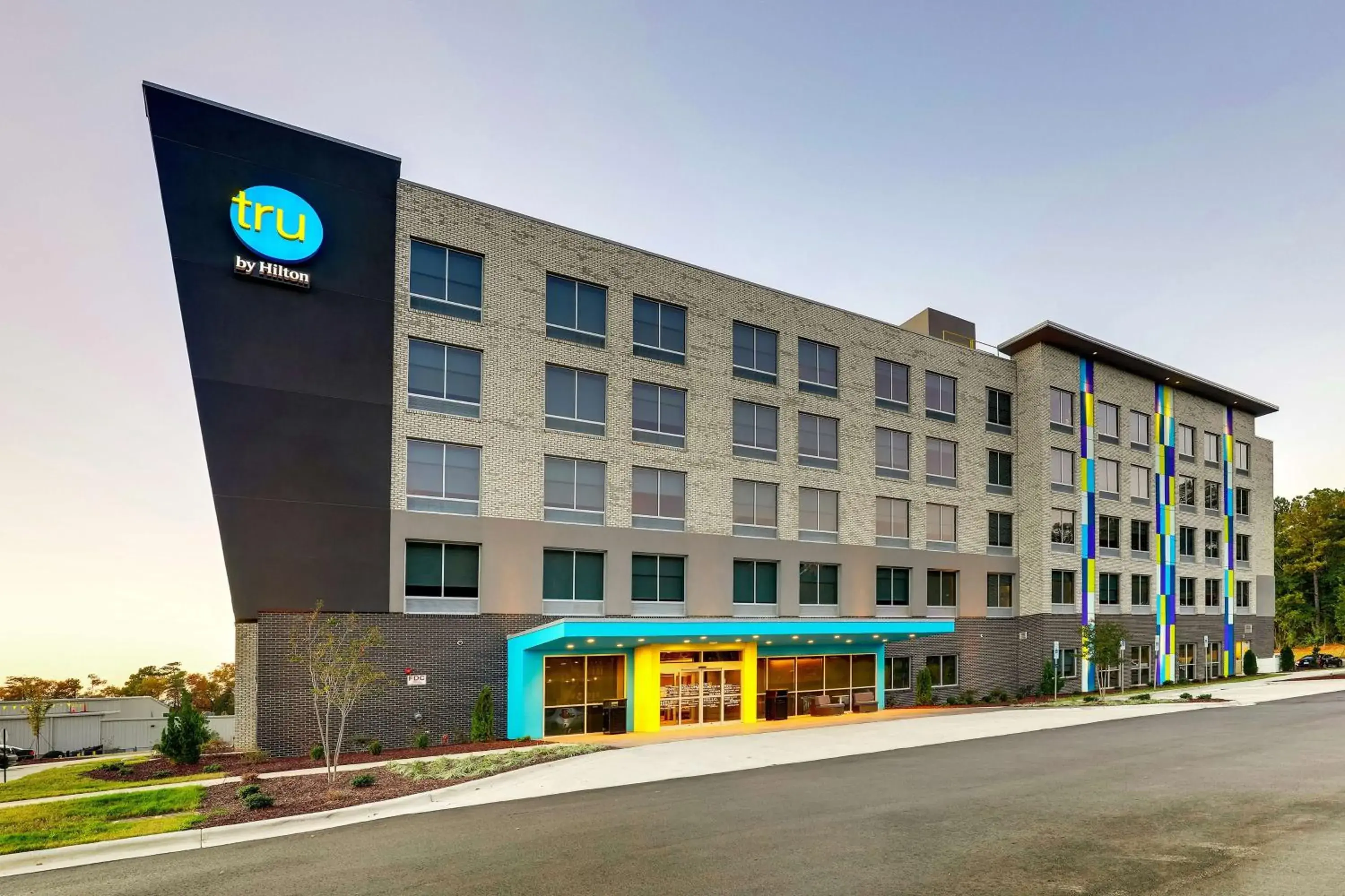 Property building in Tru By Hilton Raleigh Garner Property building in Tru By Hilton Raleigh Garner