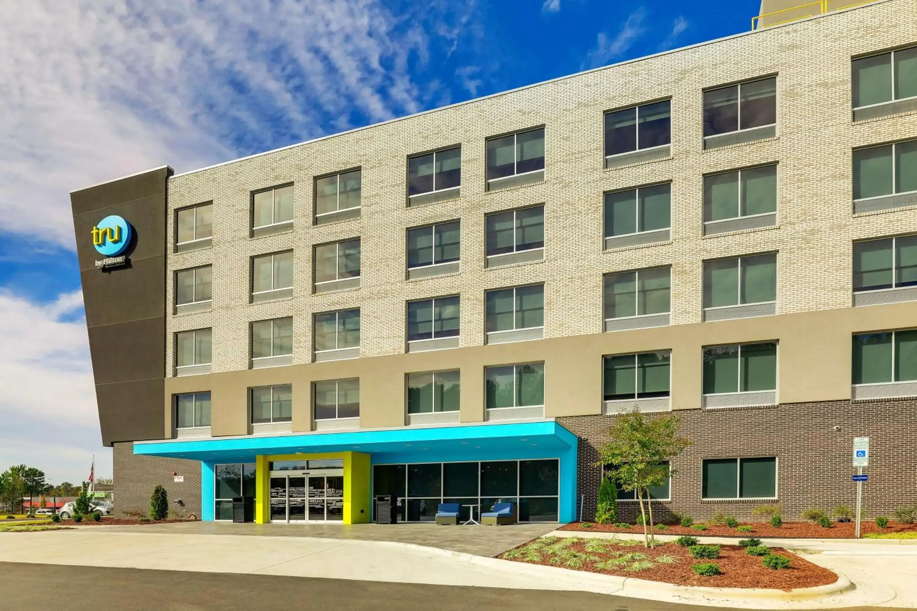 Property building in Tru By Hilton Raleigh Garner Property building in Tru By Hilton Raleigh Garner