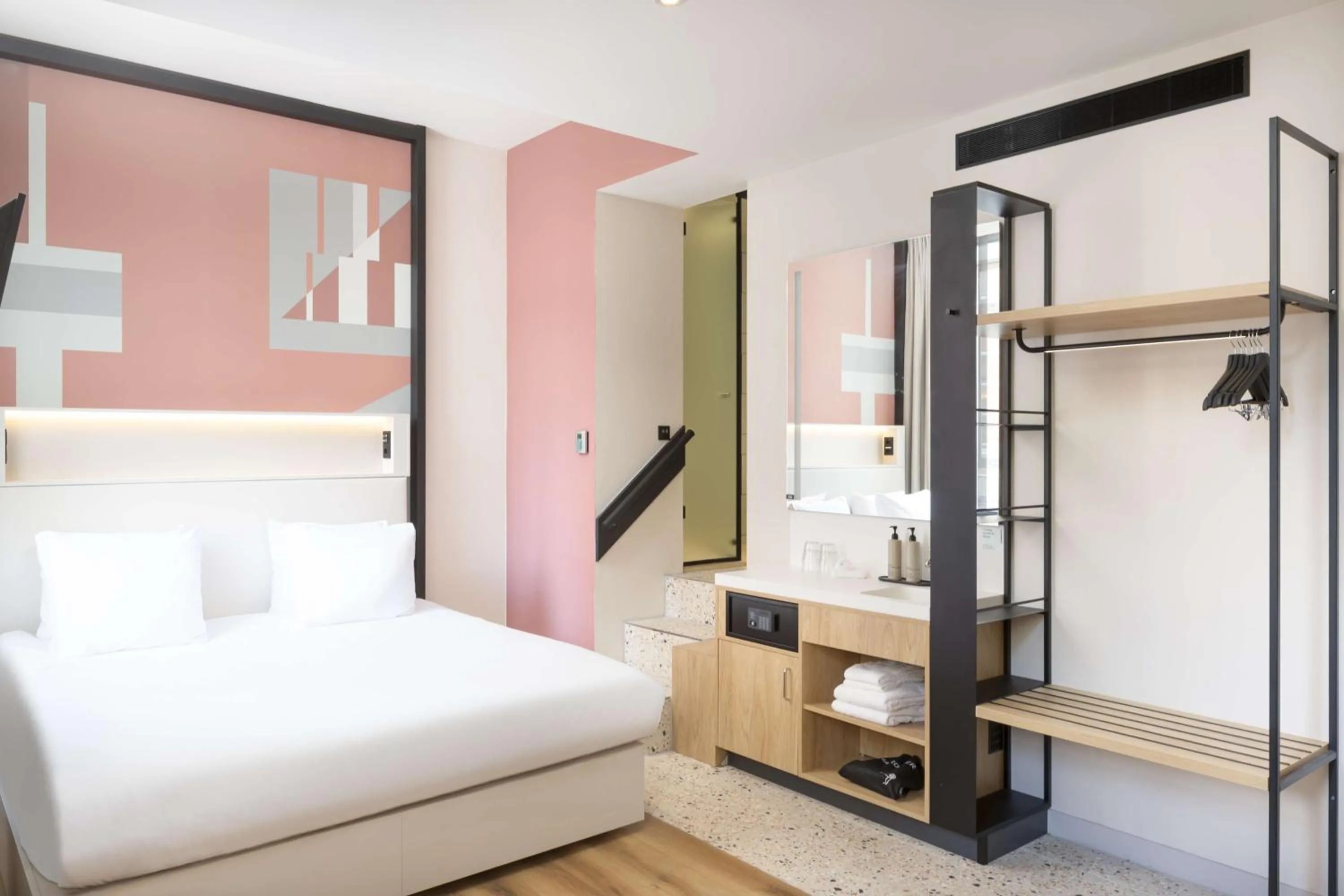 Bathroom, Bed in Motto By Hilton Rotterdam Blaak