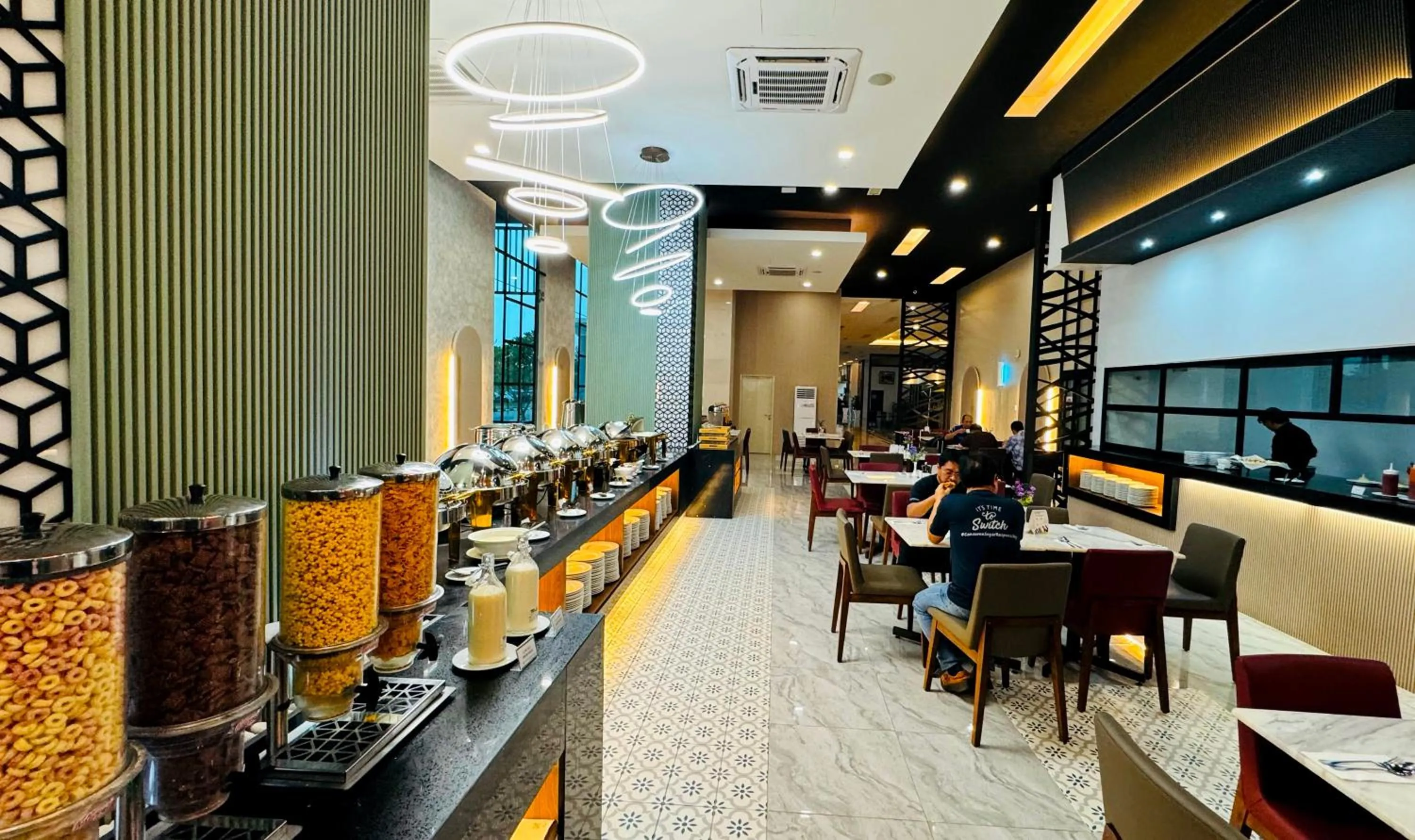 Restaurant/places to eat in Raia Hotel & Convention Centre Alor Setar