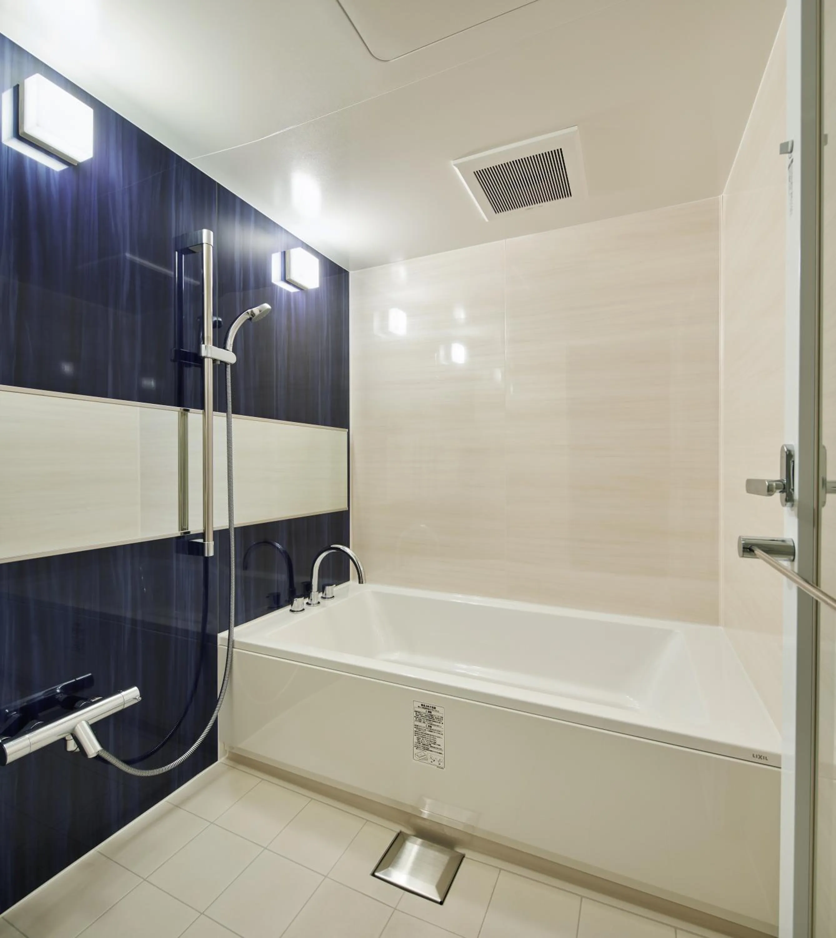 Bathroom in BEB5 Okinawa Seragaki by Hoshino Resorts
