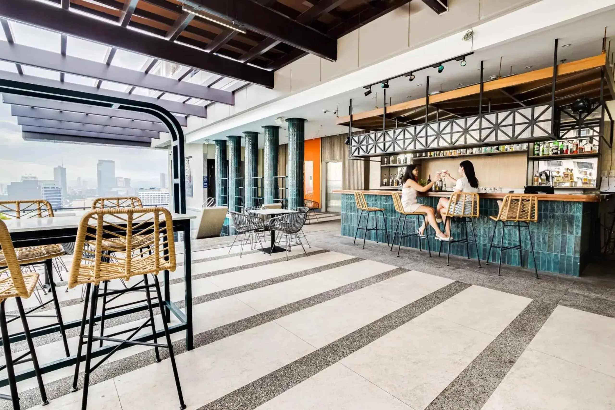 Restaurant/places to eat in Harolds Hotel Quezon City Restaurant/places to eat in Harolds Hotel Quezon City