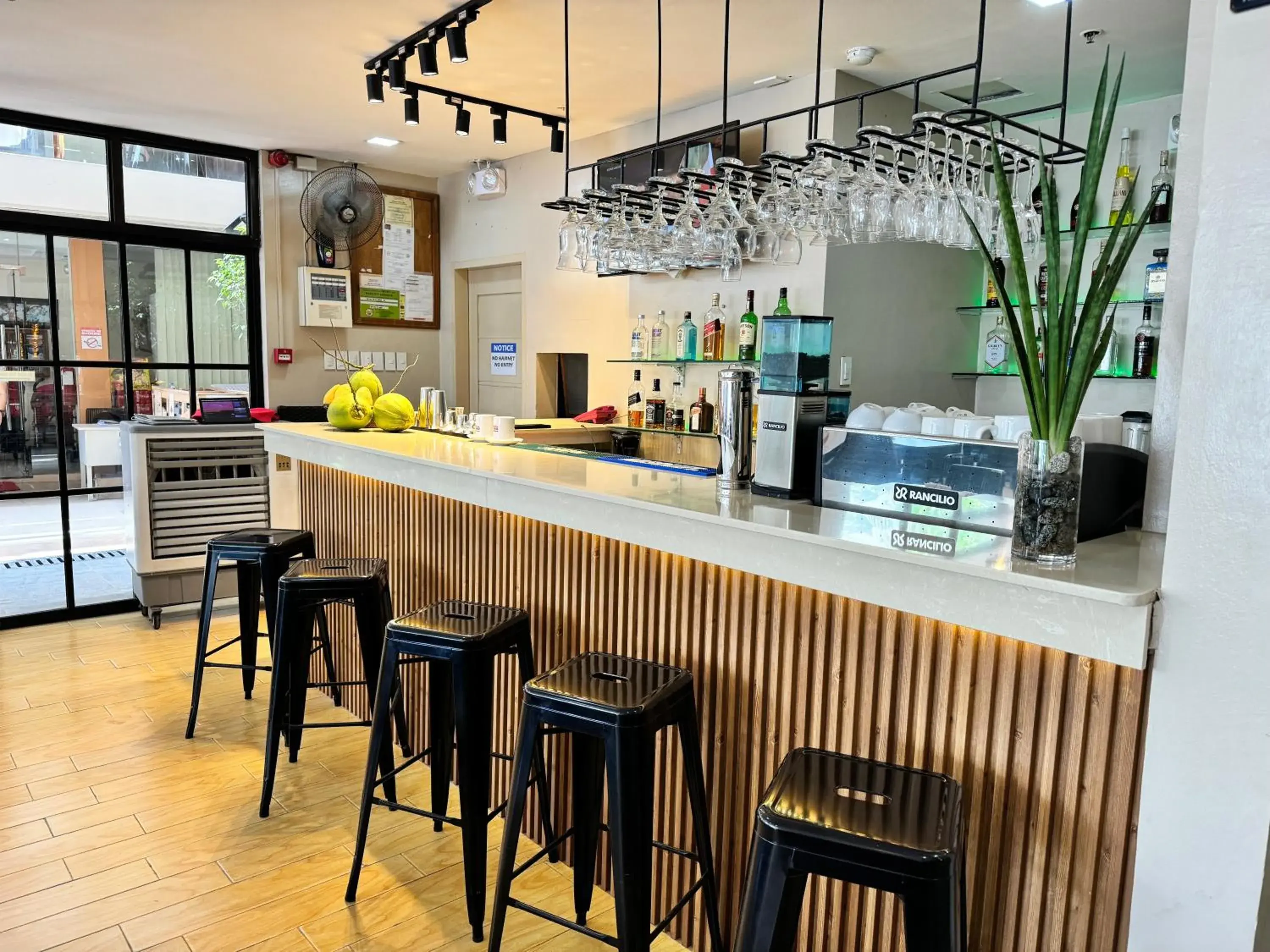 Restaurant/places to eat in Red Coco Inn de Boracay Restaurant/places to eat in Red Coco Inn de Boracay