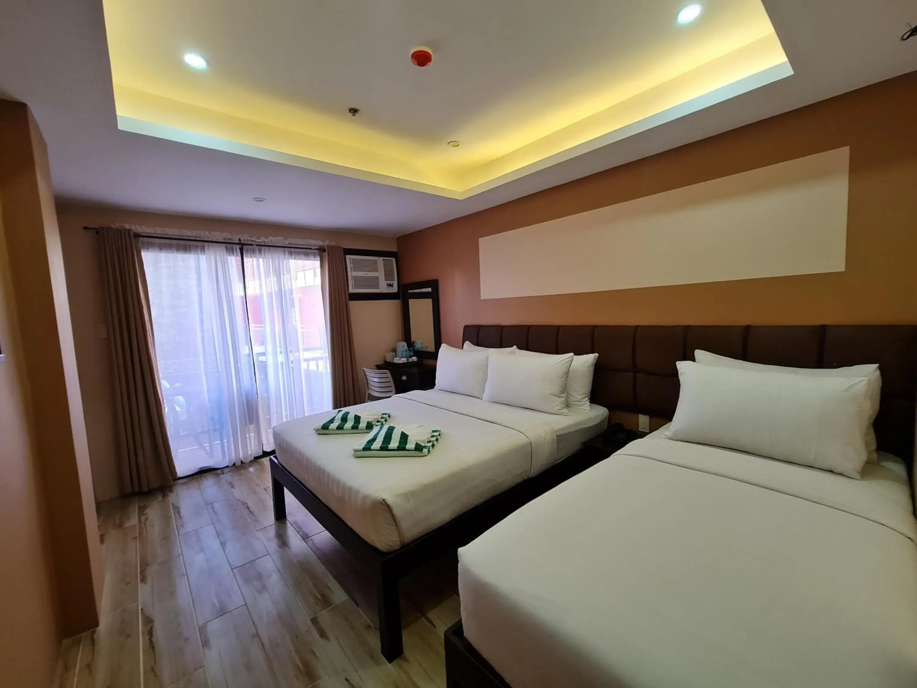 Bed in Red Coco Inn de Boracay Bed in Red Coco Inn de Boracay