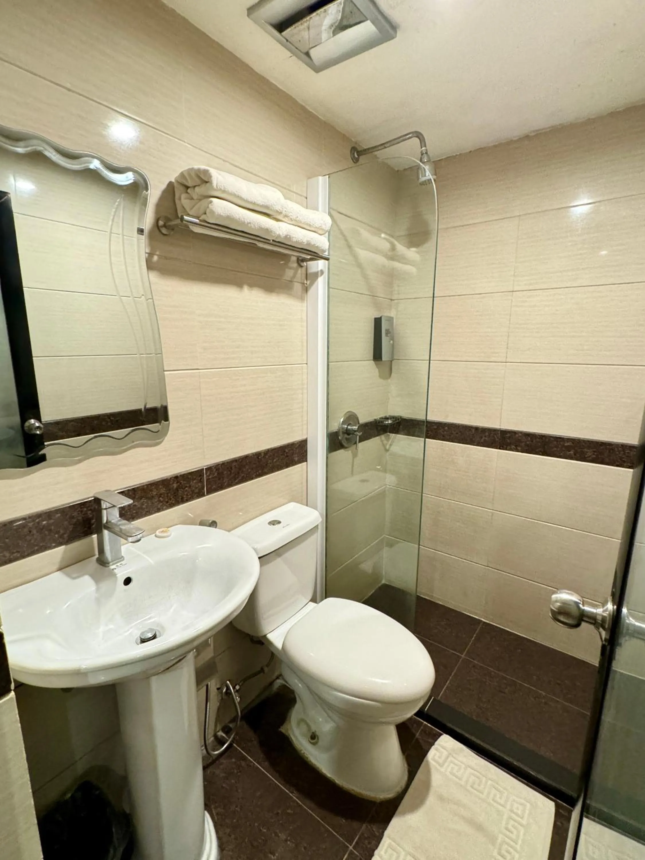 Bathroom in Red Coco Inn de Boracay