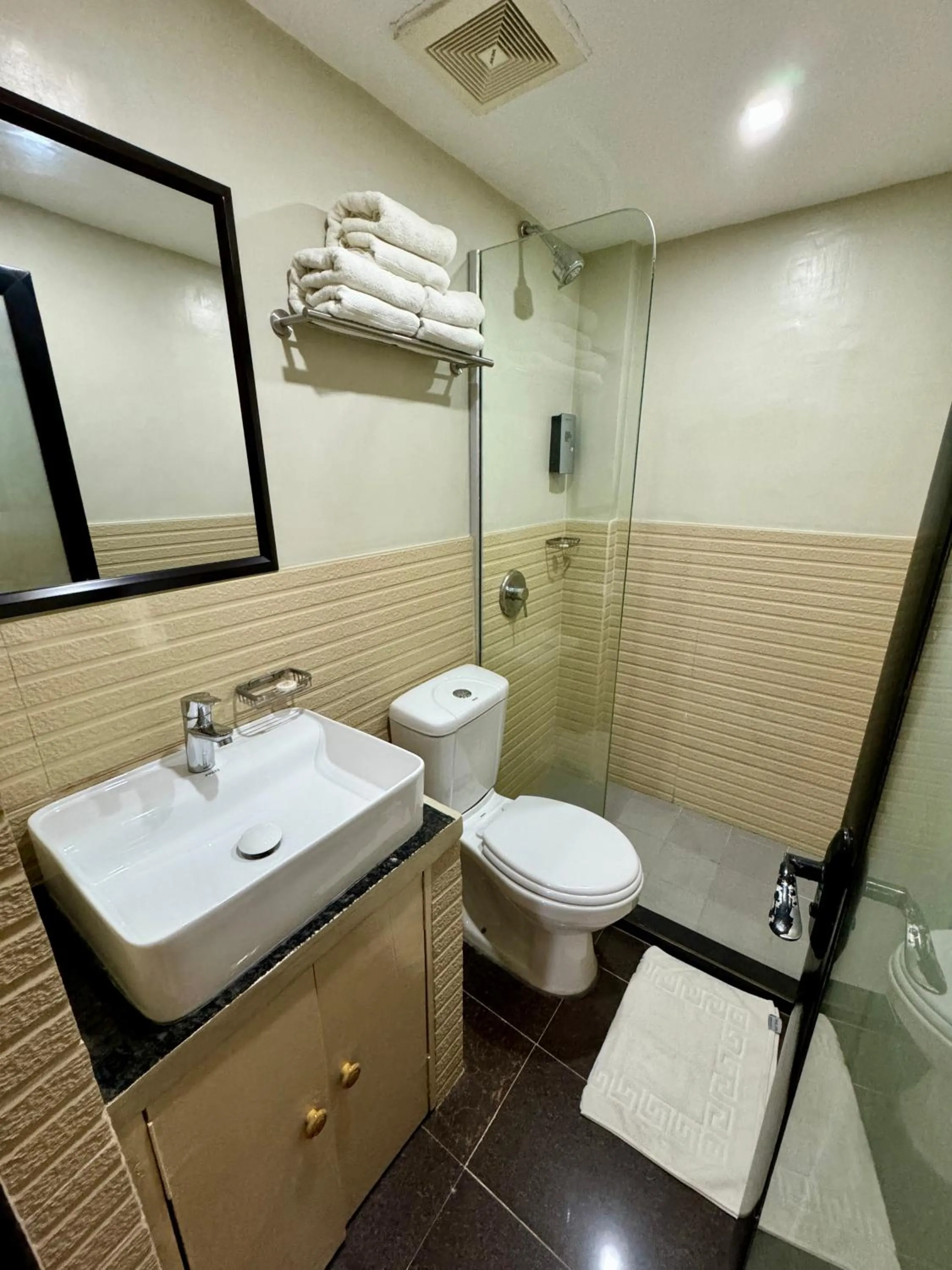 Bathroom in Red Coco Inn de Boracay