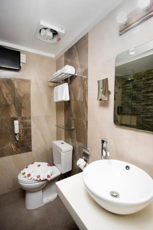 Bathroom in Red Coco Inn de Boracay