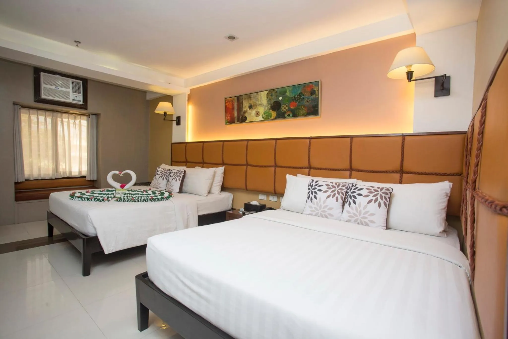 Guests, Bed in Red Coco Inn de Boracay