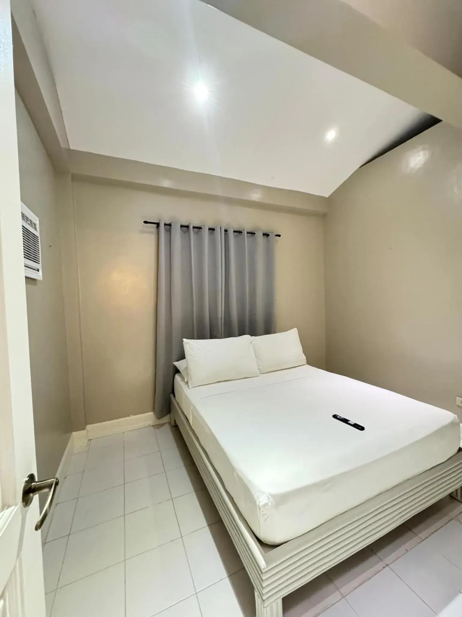 Bed in Red Coco Inn de Boracay Bed in Red Coco Inn de Boracay