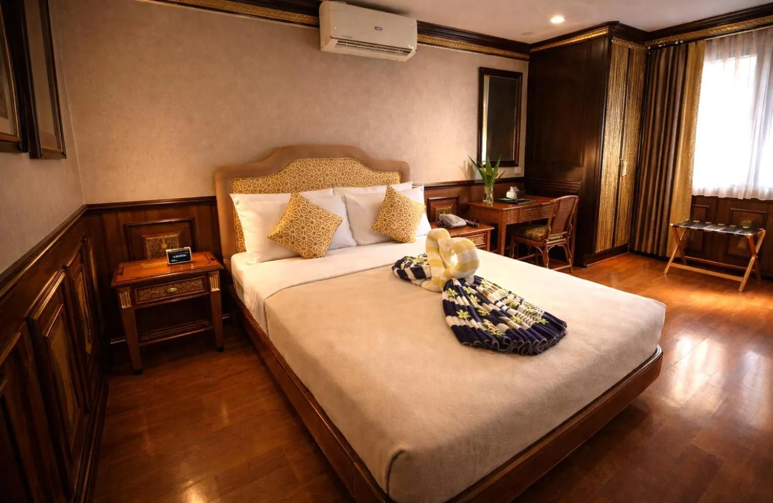 Bedroom, Bed in Red Coco Inn de Boracay