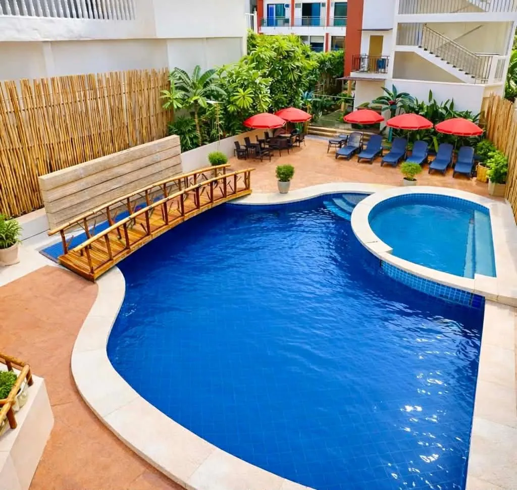 Swimming pool in Red Coco Inn de Boracay