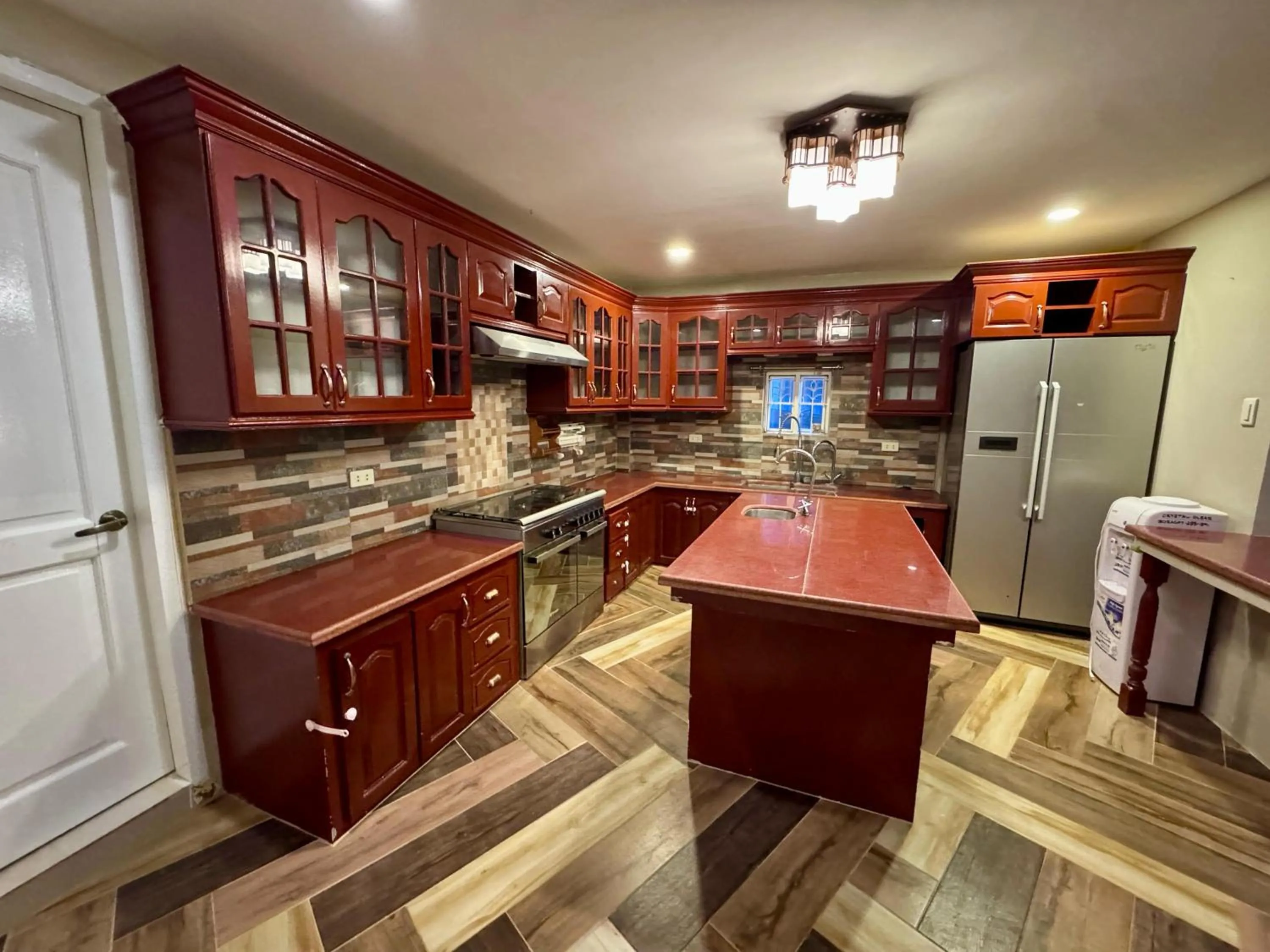 Kitchen or kitchenette in Red Coco Inn de Boracay