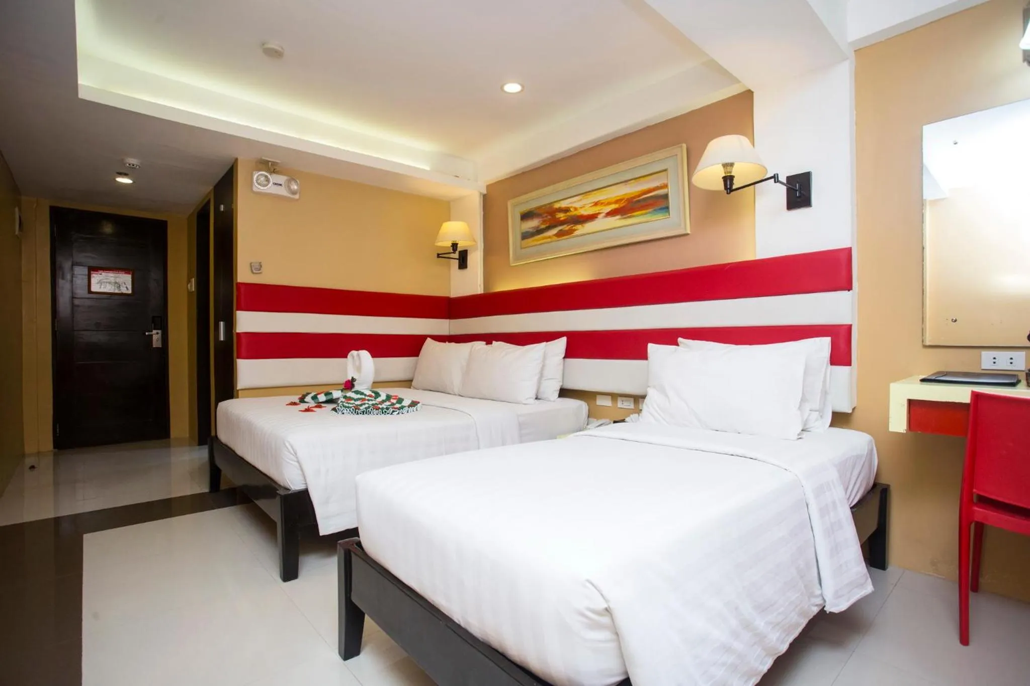 Guests, Bed in Red Coco Inn de Boracay