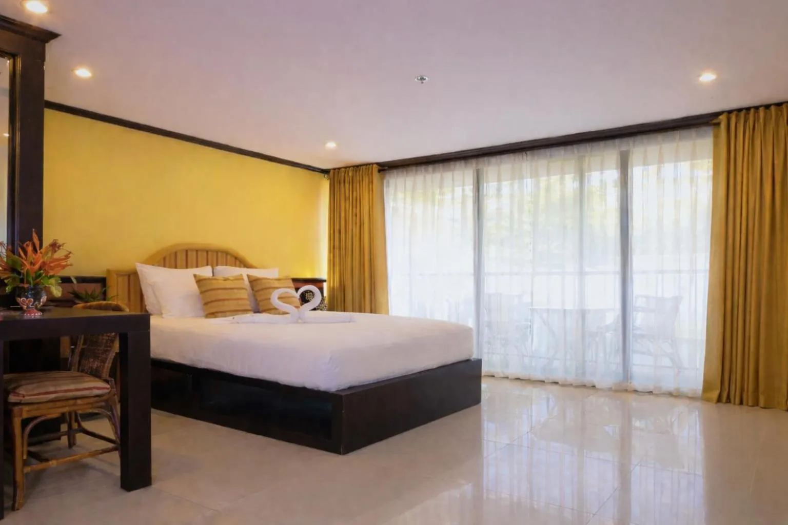 Bedroom, Bed in Red Coco Inn de Boracay