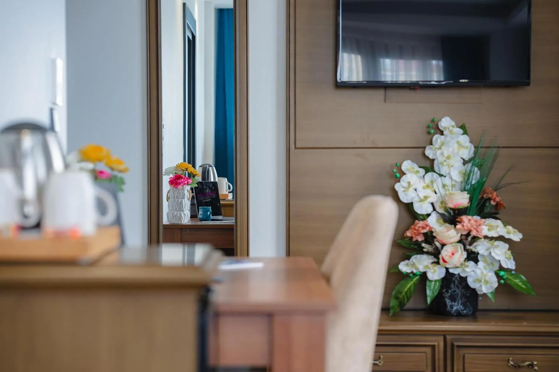 TV and multimedia in Berlin Suite Hotel Trabzon