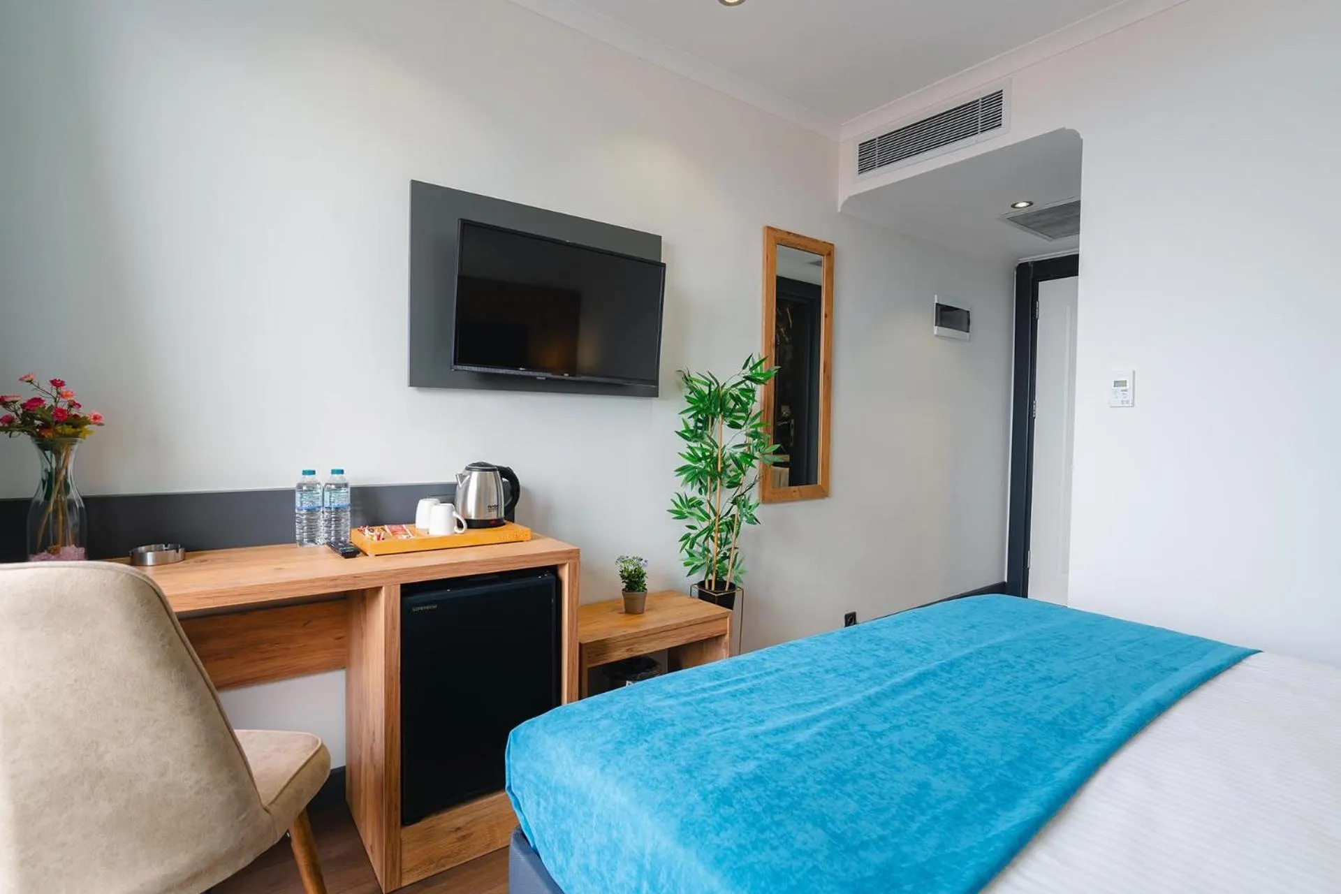 TV and multimedia, Bed in Berlin Suite Hotel Trabzon