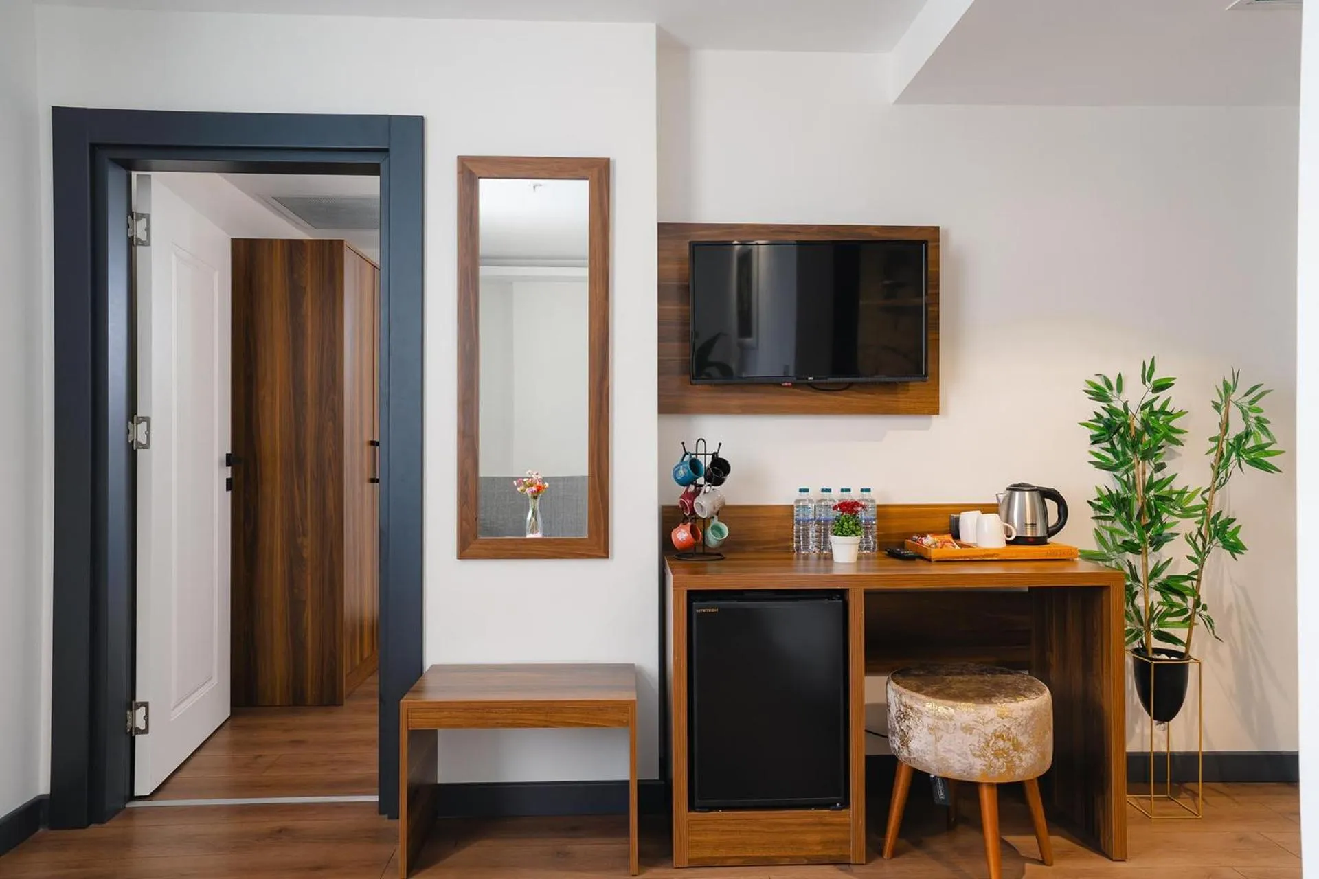 TV and multimedia in Berlin Suite Hotel Trabzon