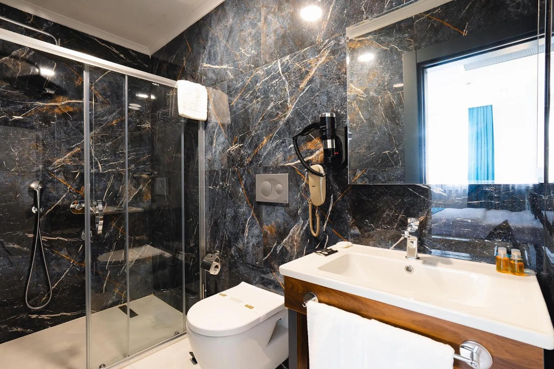 Toilet in Berlin Suite Hotel Trabzon