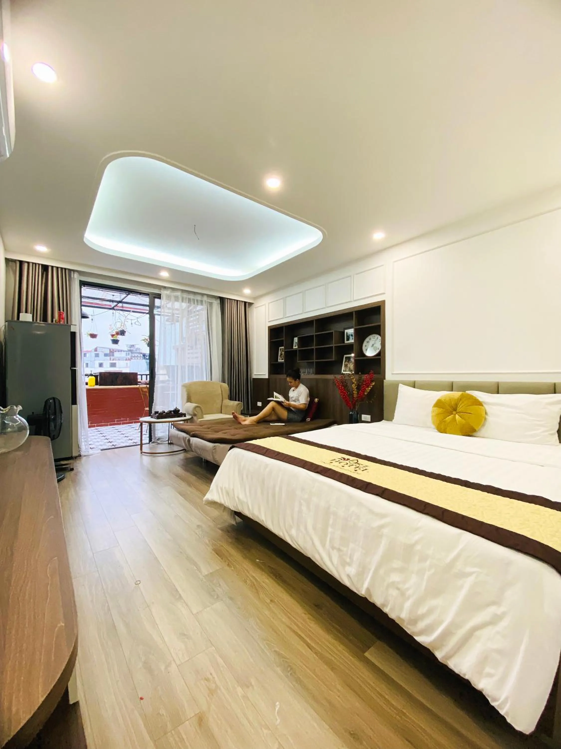 Living room, Bed in Art Hotel Ha Noi
