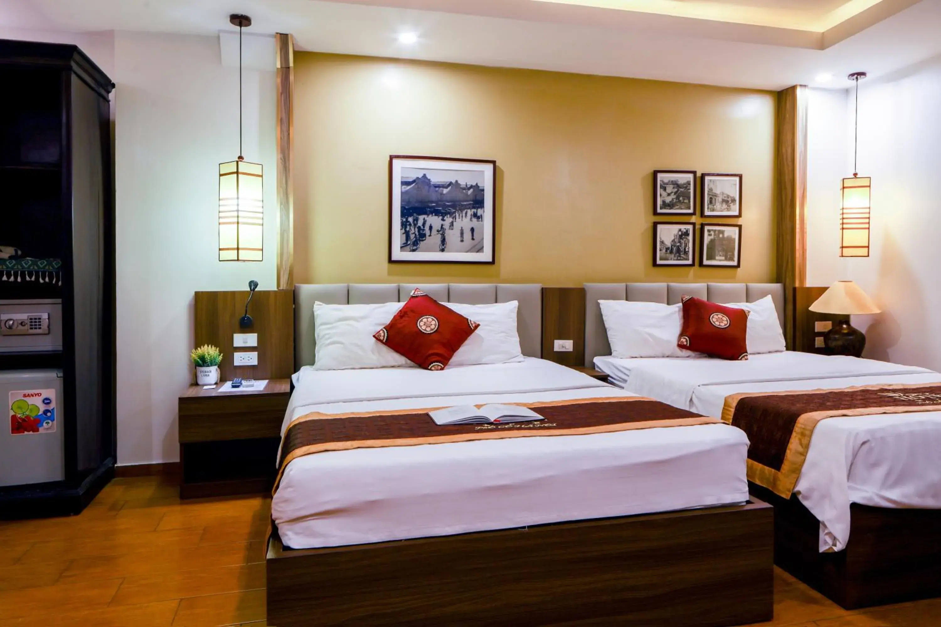 Quadruple Room with Private Bathroom in Art Hotel Ha Noi Quadruple Room with Private Bathroom in Art Hotel Ha Noi
