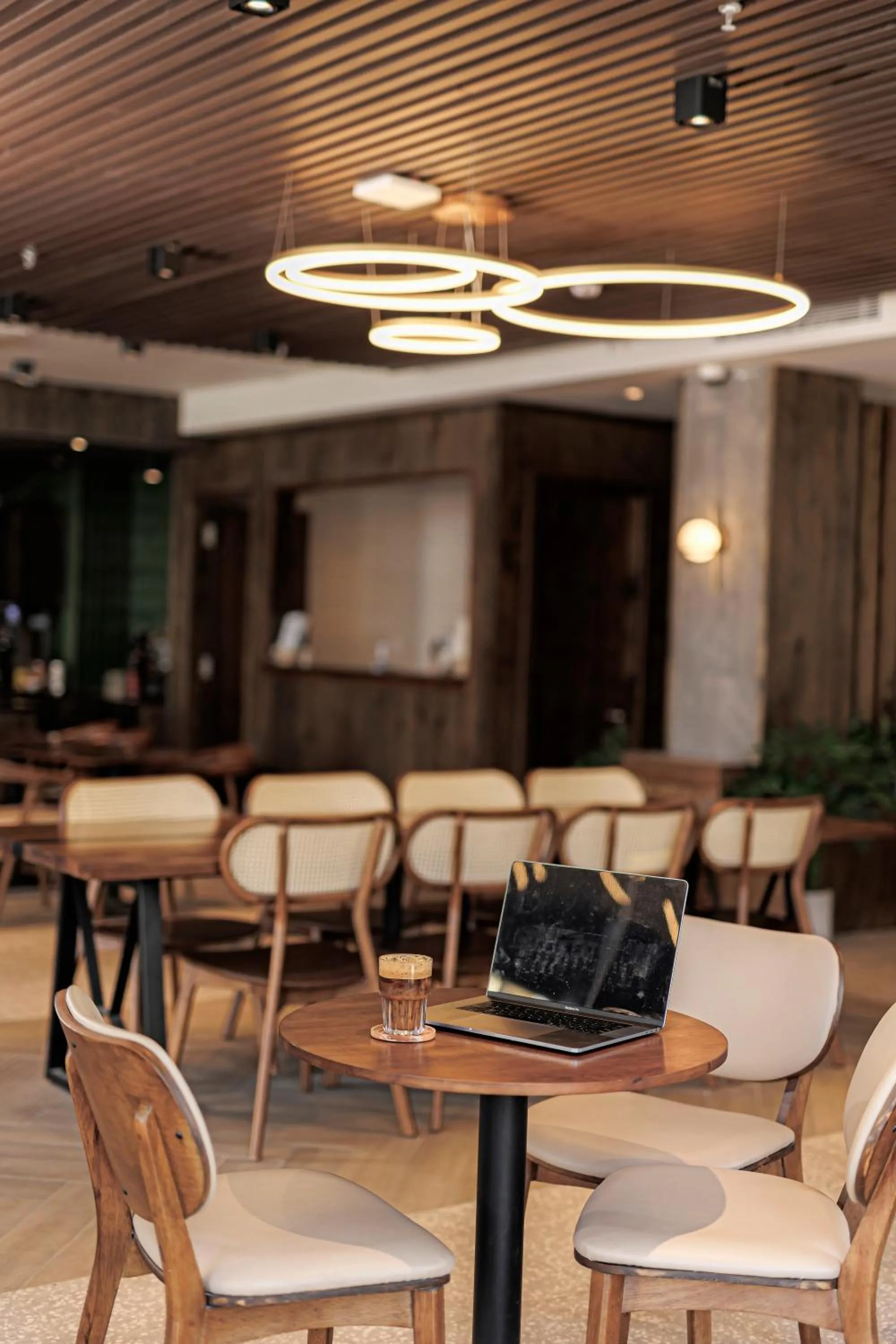 Restaurant/places to eat in TTR Central Apart Hotel