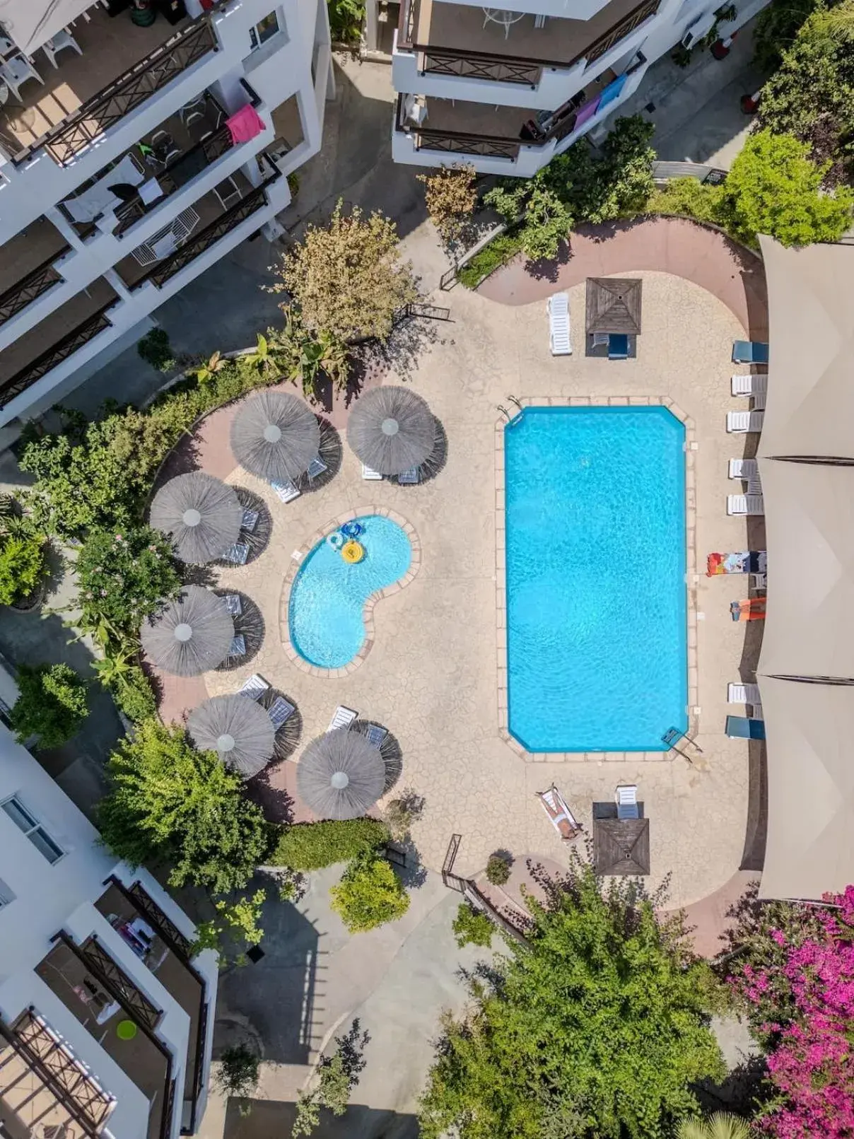 Property building in Artemis Cynthia Complex Property building in Artemis Cynthia Complex