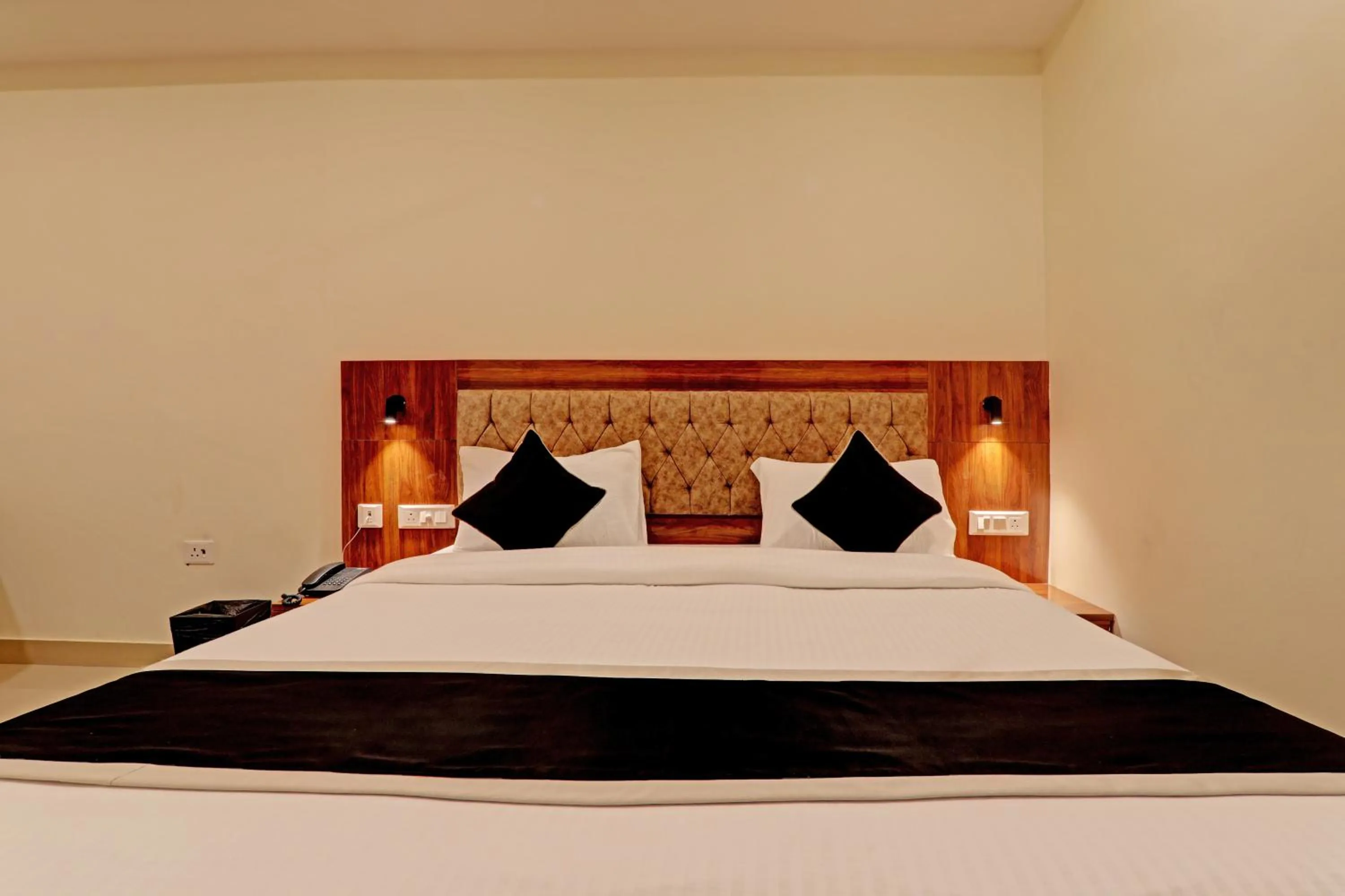 Bedroom, Bed in Hotel Heera Grand