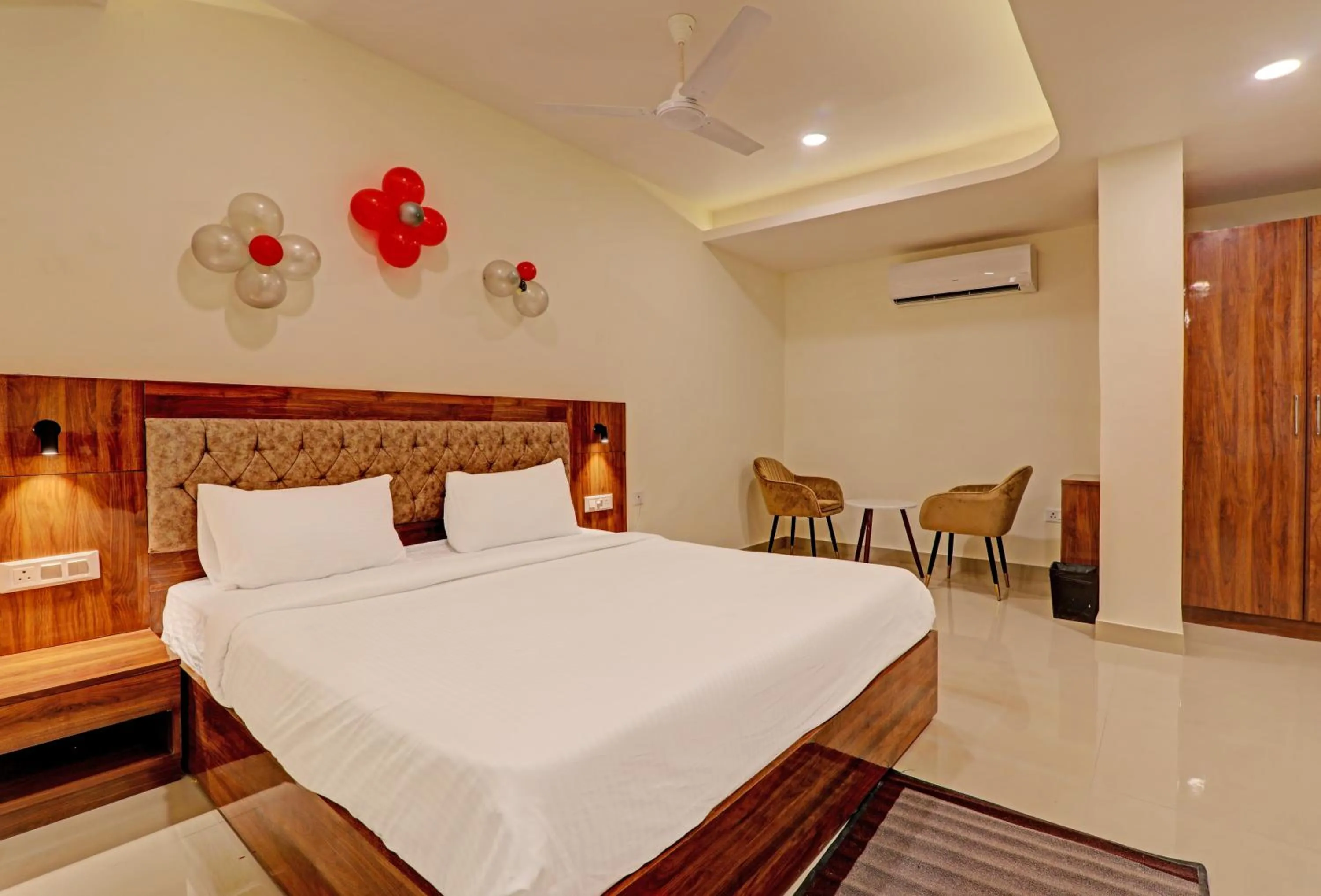 Bed in Hotel Heera Grand