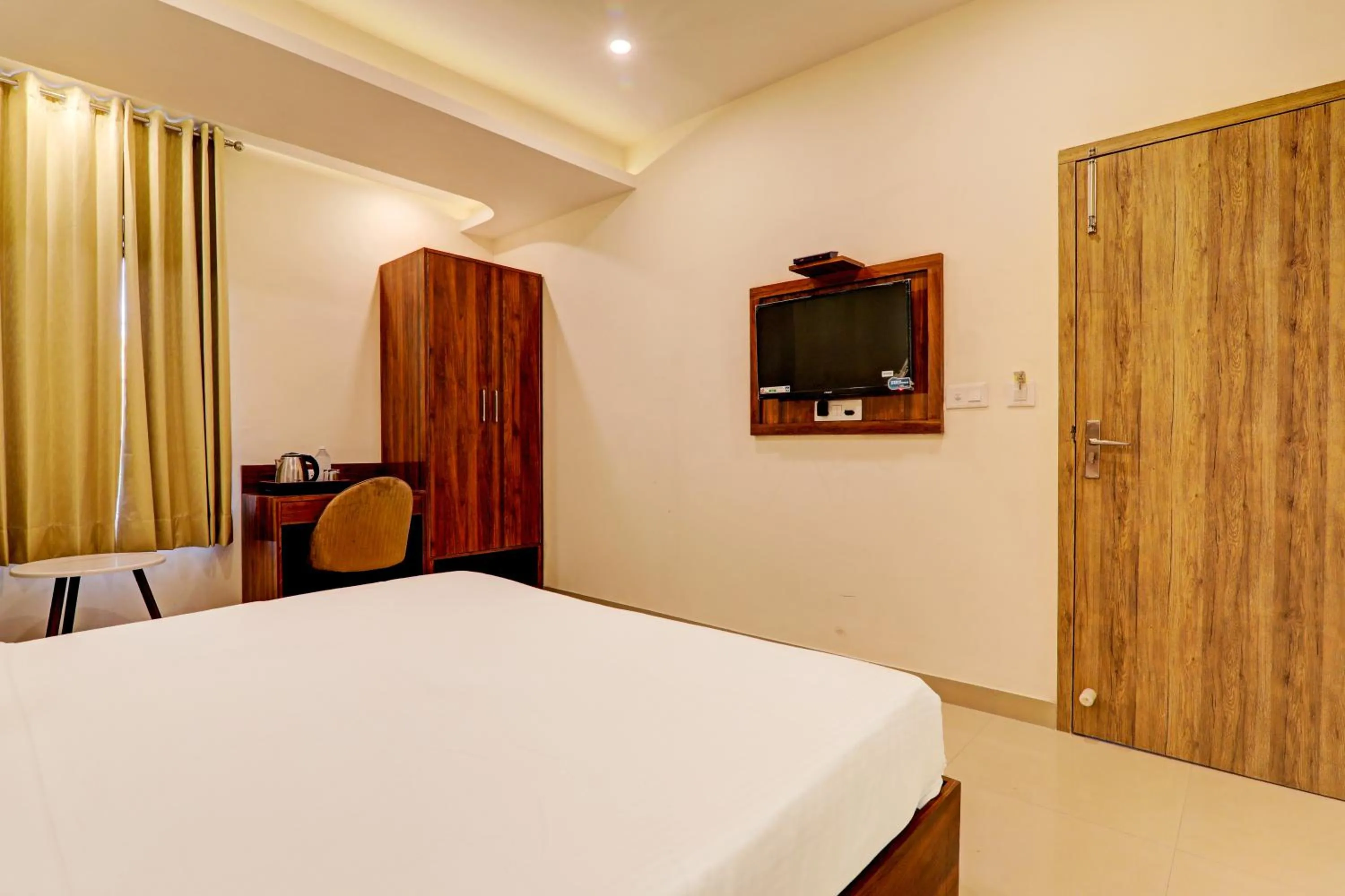 Bedroom, Bed in Hotel Heera Grand