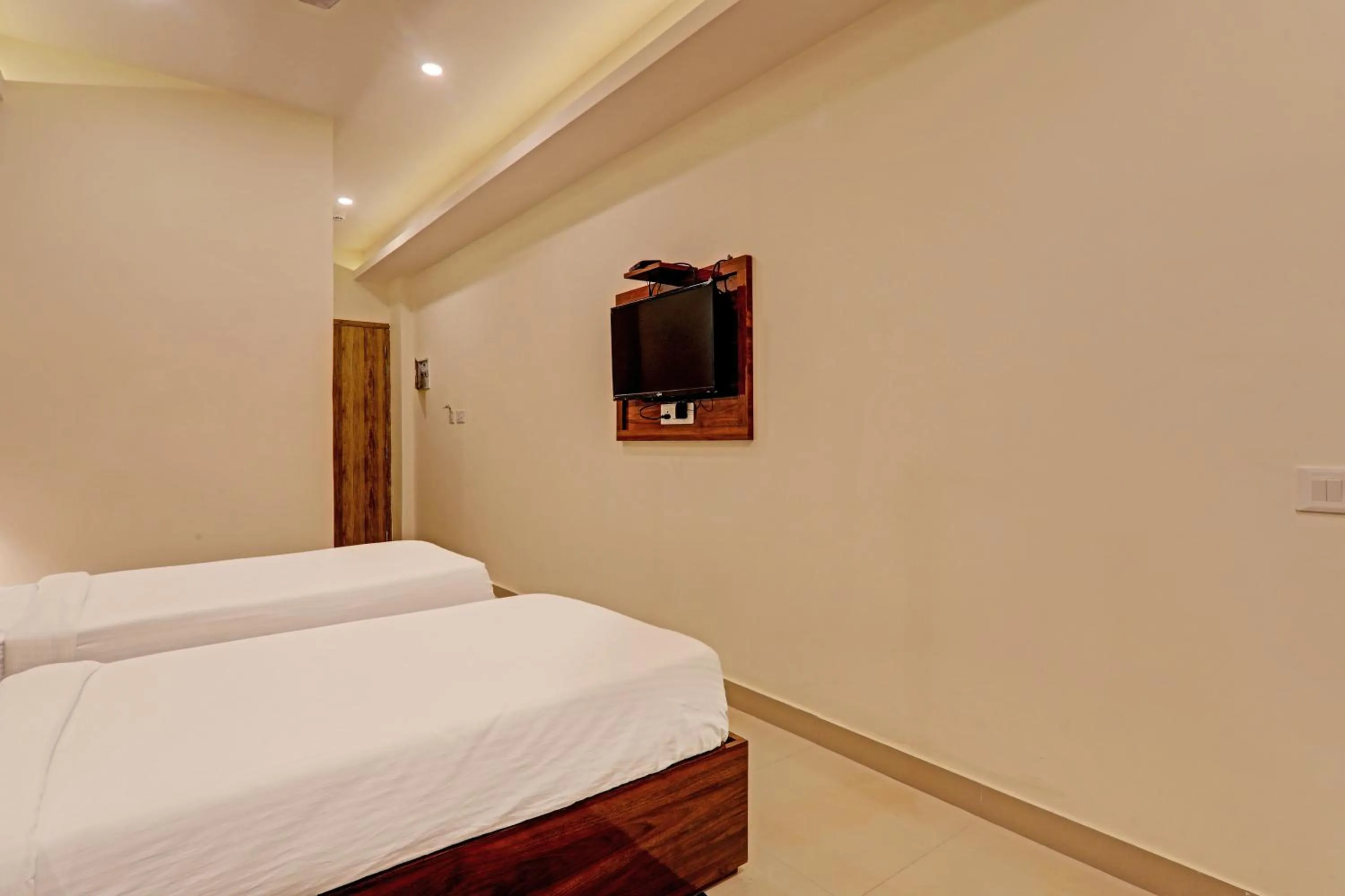 TV and multimedia, Bed in Hotel Heera Grand