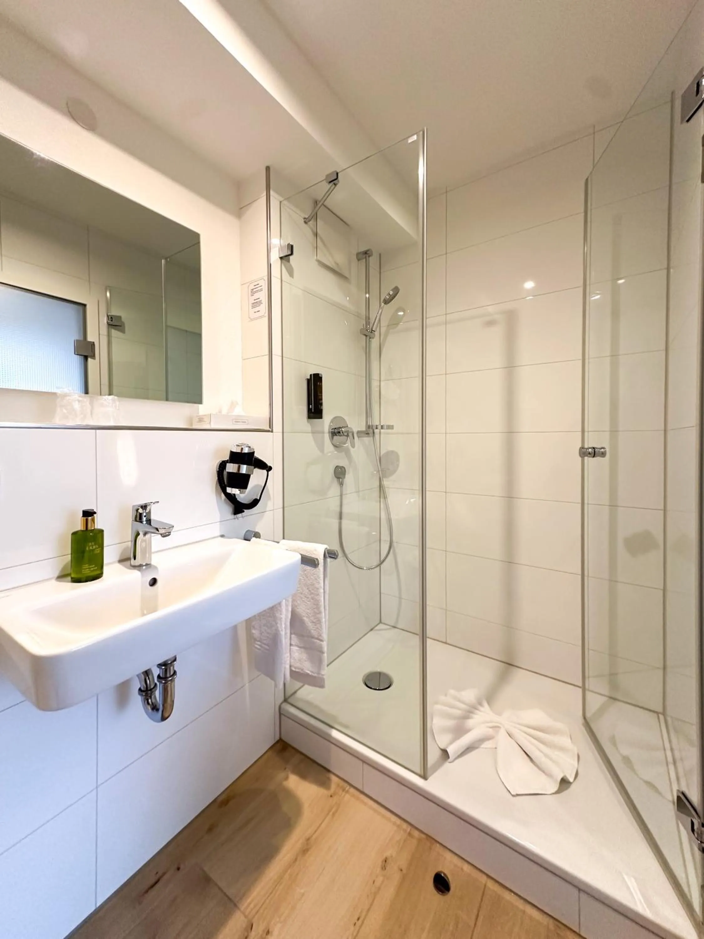 Shower in Gasthof Lafette