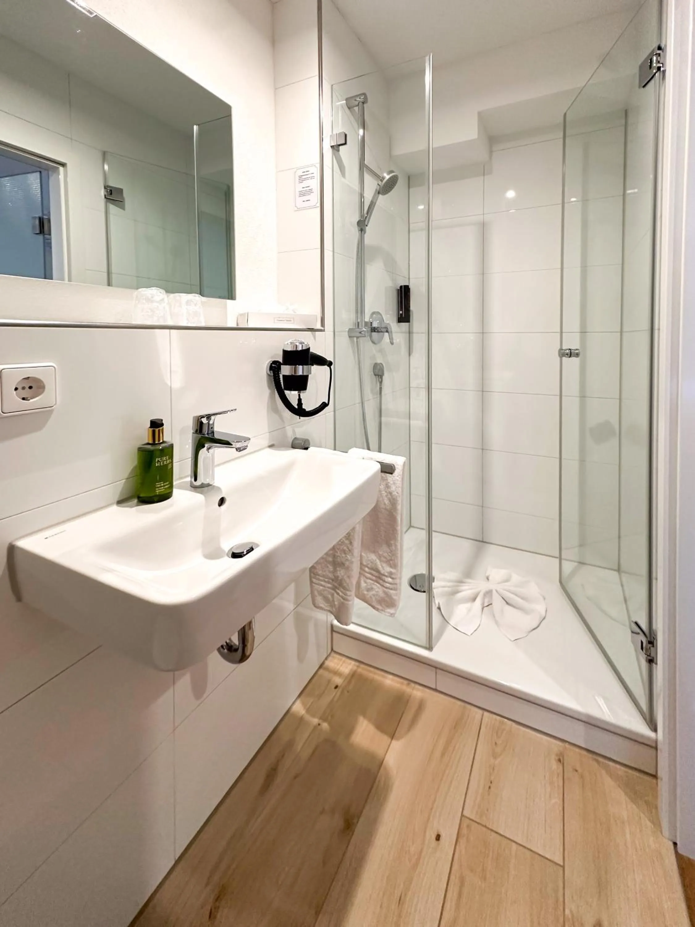 Shower in Gasthof Lafette