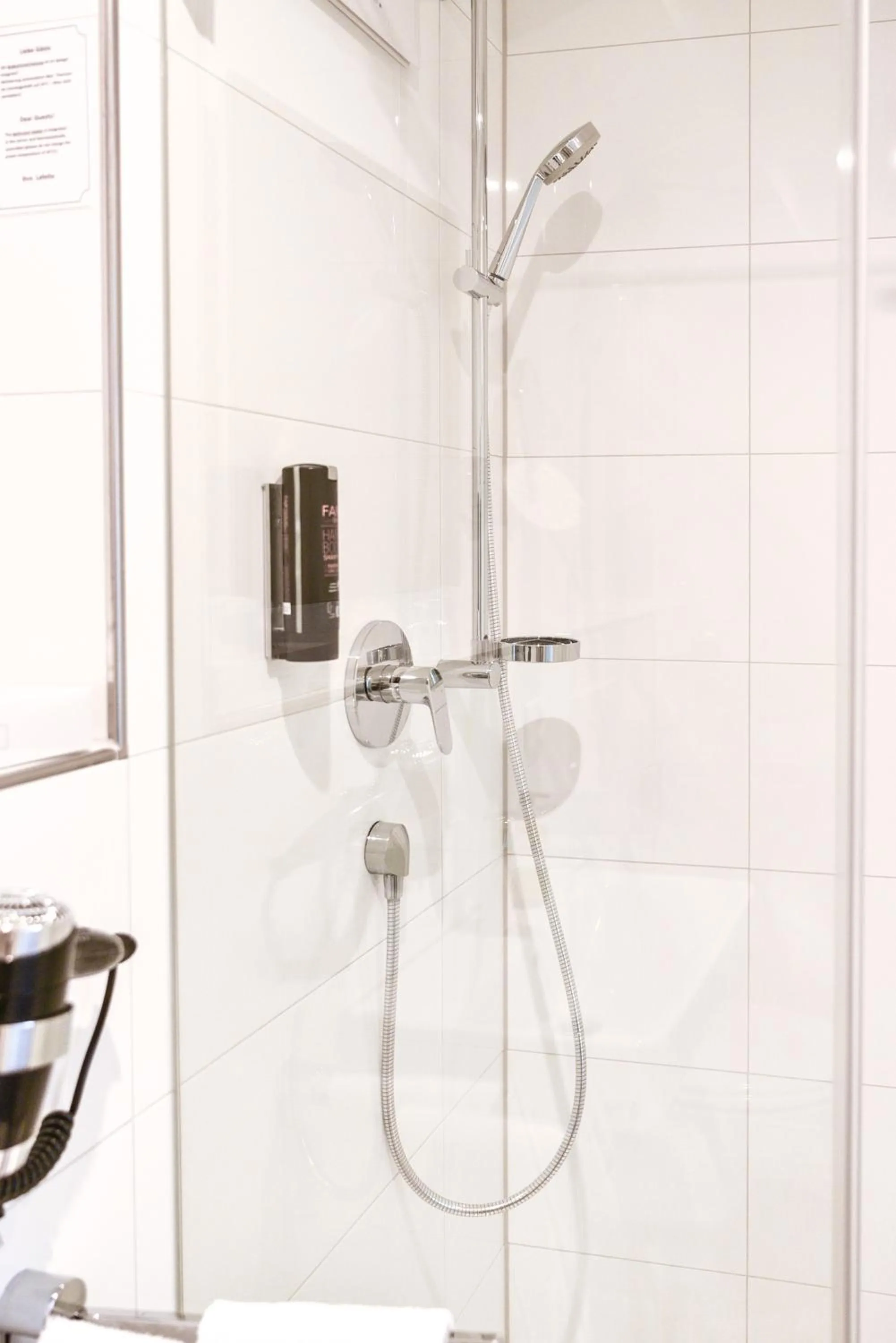 Shower in Gasthof Lafette