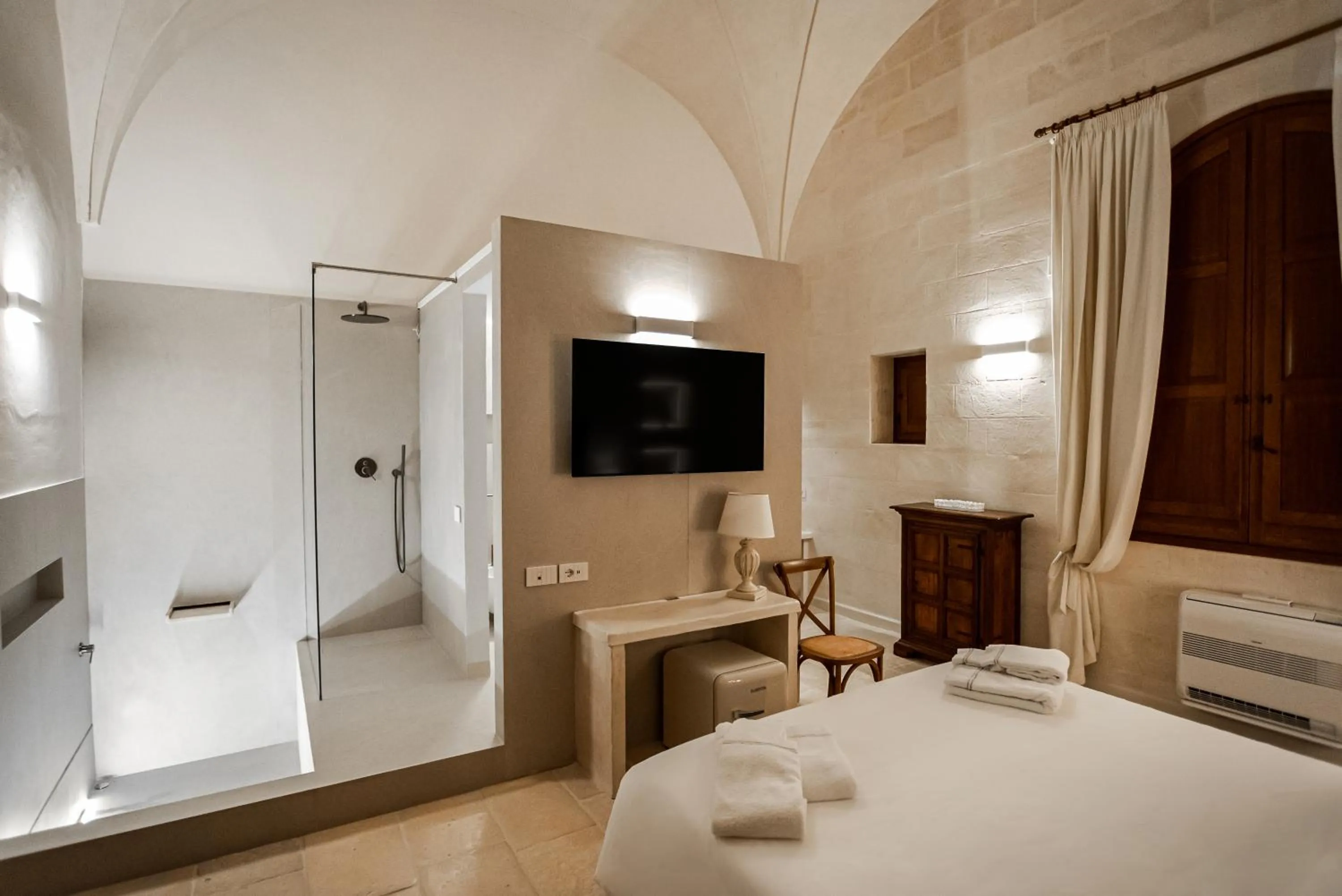 Junior Suite with Private Pool in Masseria Torleanzi Wine Relais