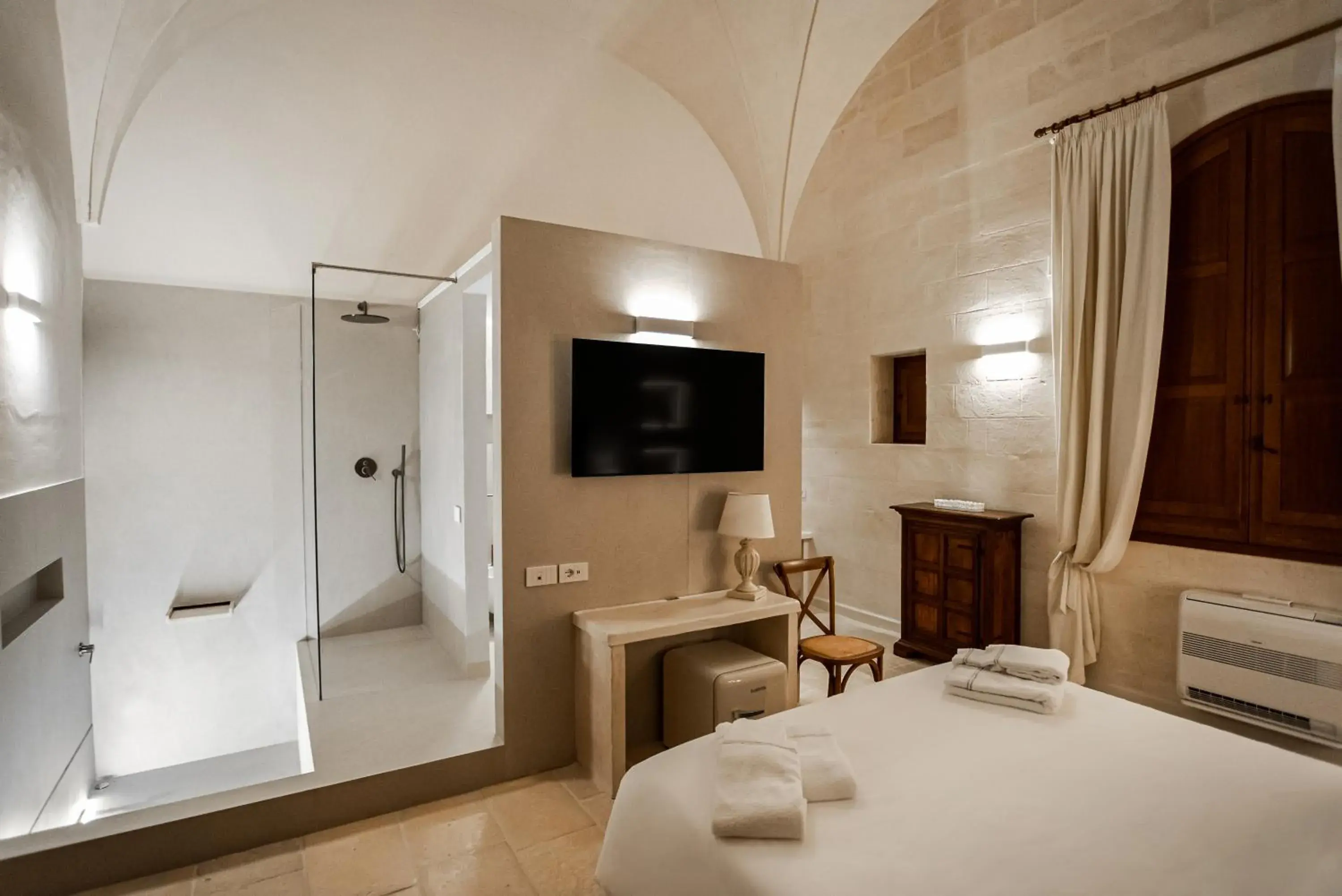 Junior Suite with Private Pool in Masseria Torleanzi Wine Relais Junior Suite with Private Pool in Masseria Torleanzi Wine Relais