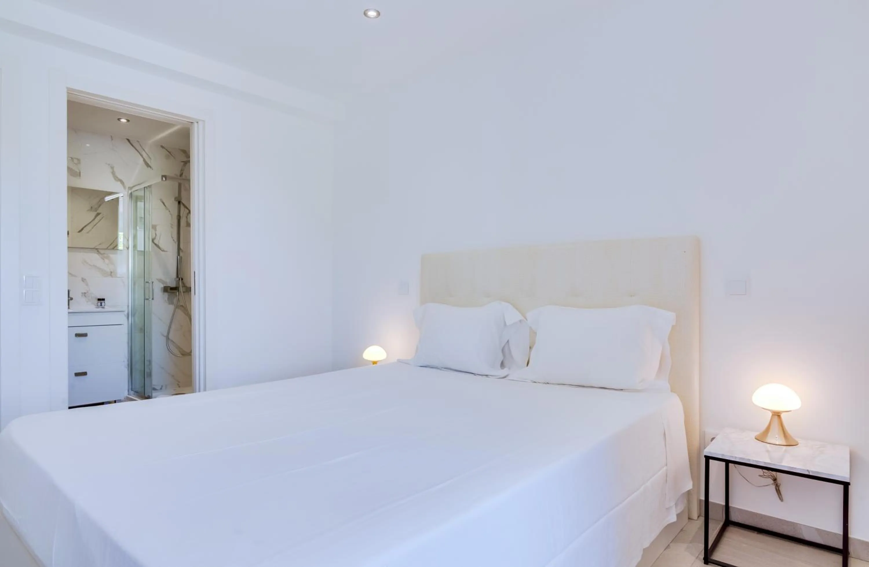 Bed in AL - Barracuda Village