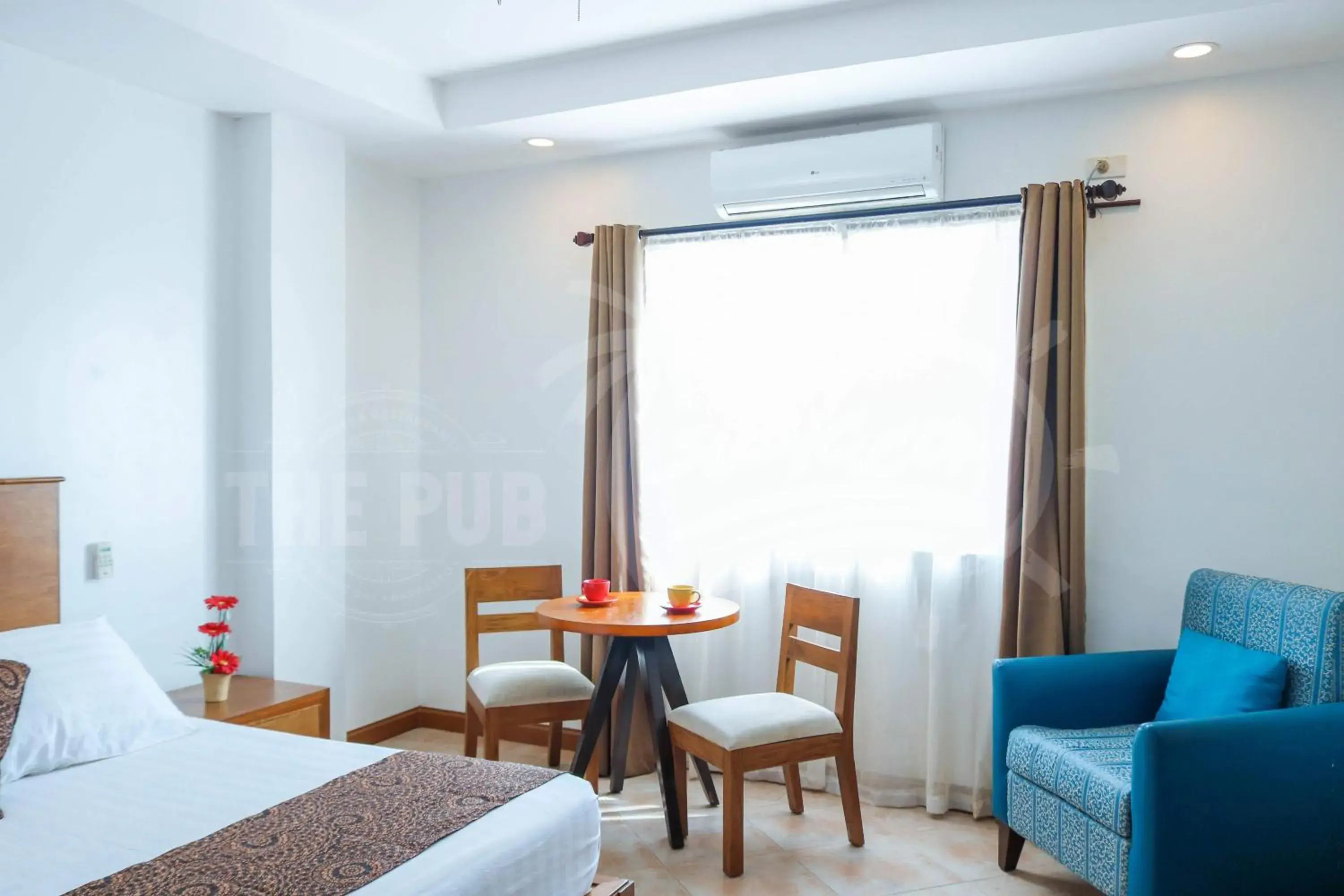 Seating area, Bed in The Pub Hotel Seating area, Bed in The Pub Hotel