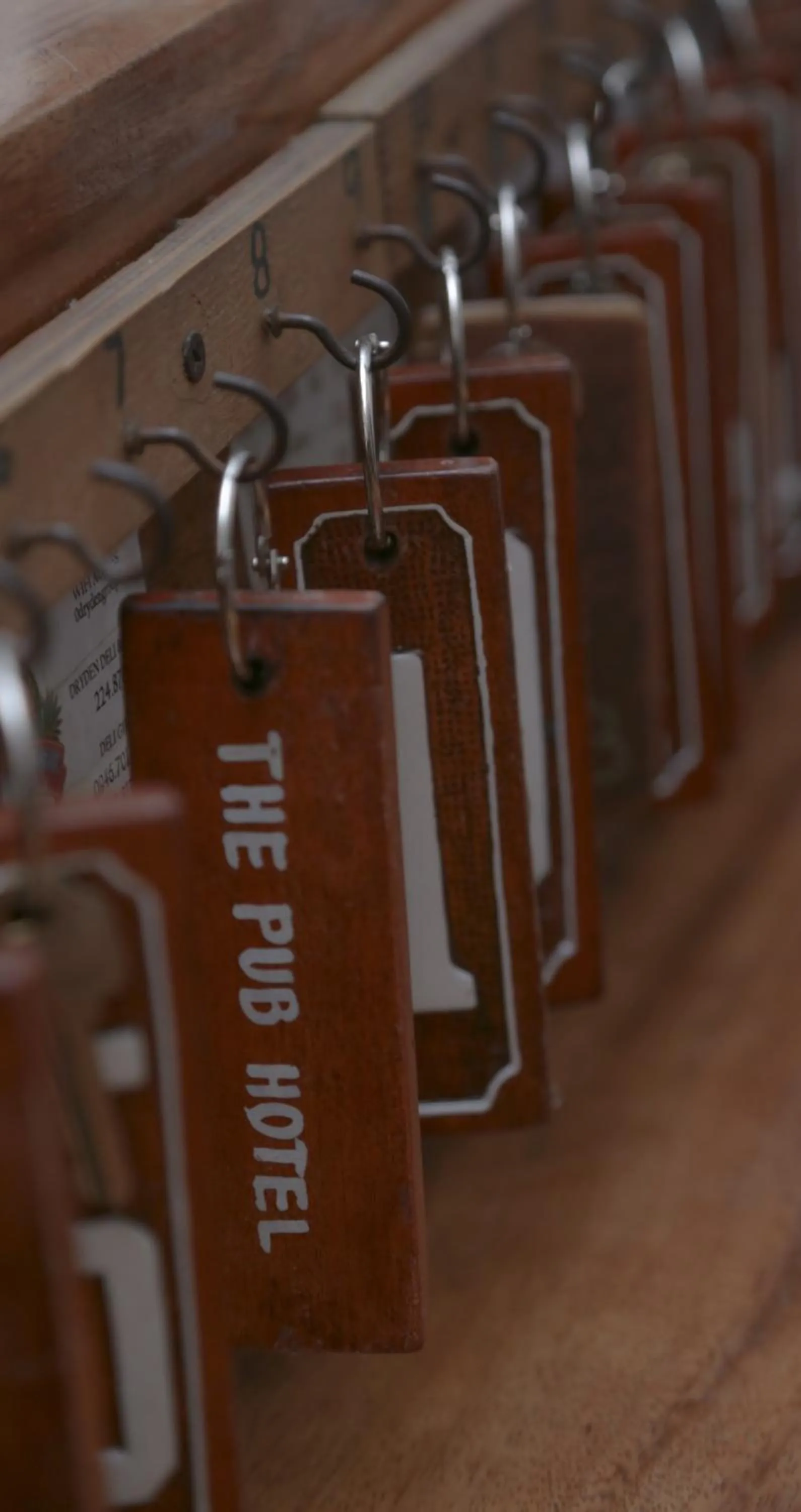 Logo/Certificate/Sign in The Pub Hotel