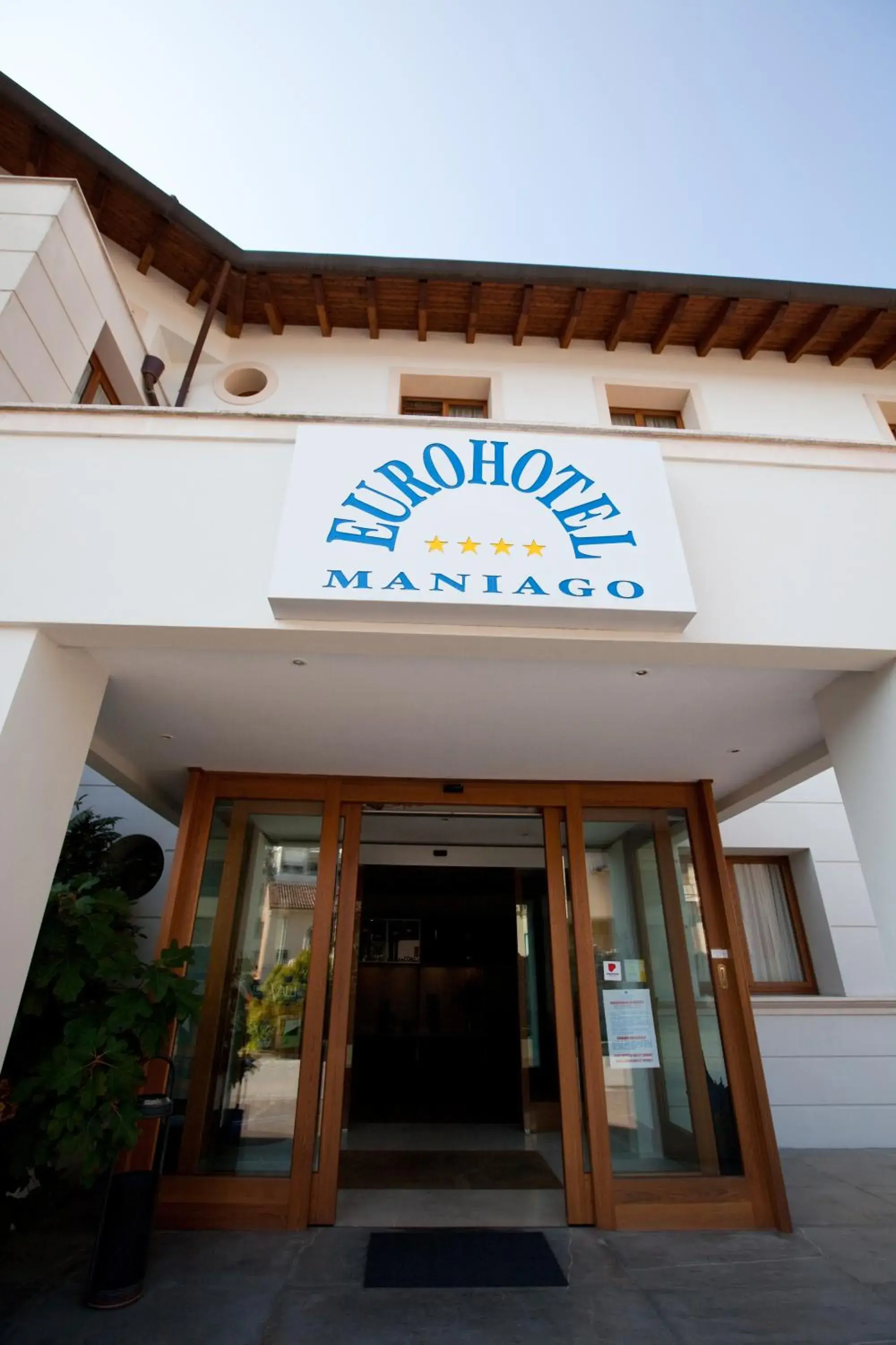 Facade/entrance in Eurohotel Palace Maniago Facade/entrance in Eurohotel Palace Maniago