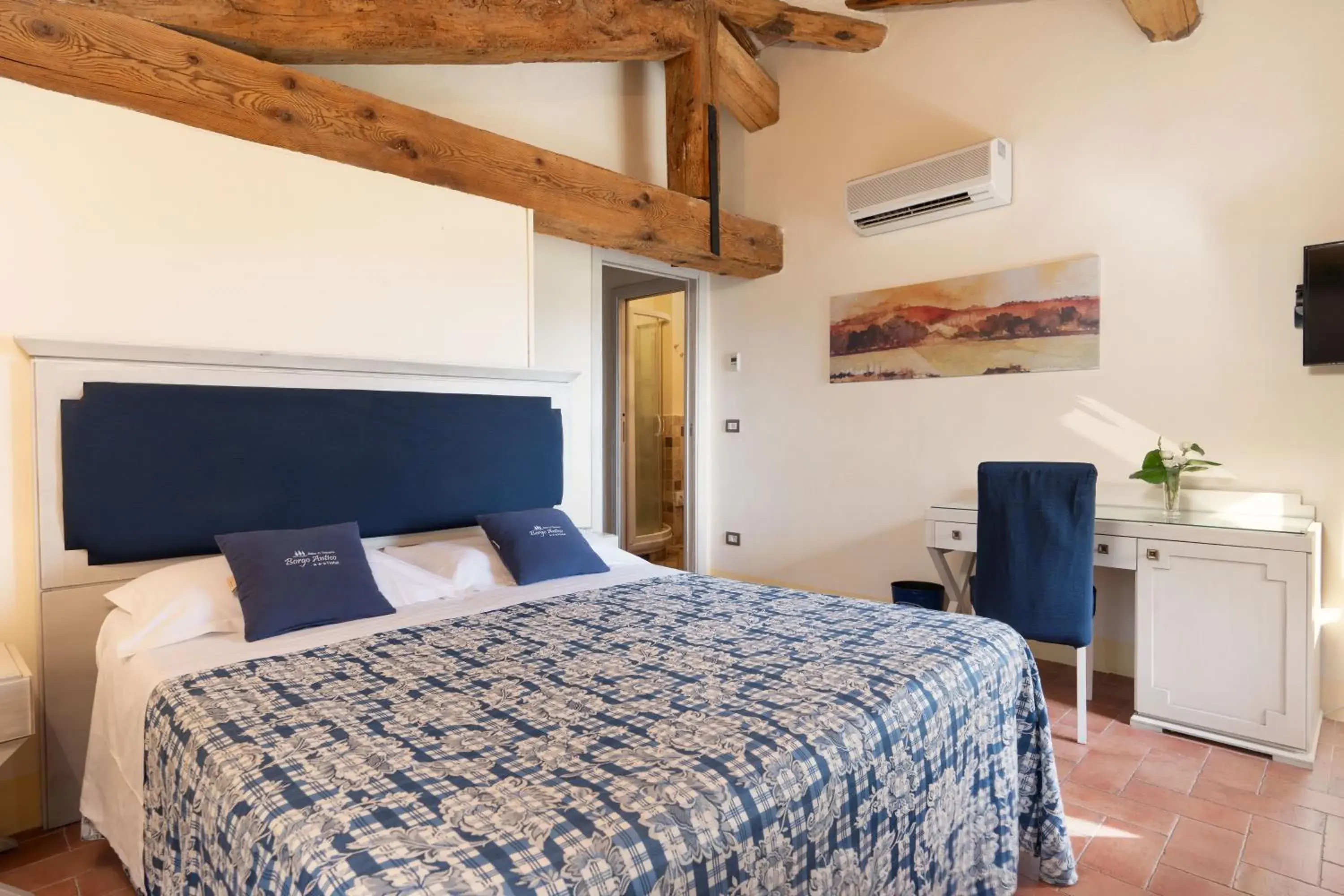 Quadruple Room in Hotel Ristorante Borgo Antico Quadruple Room in Hotel Ristorante Borgo Antico