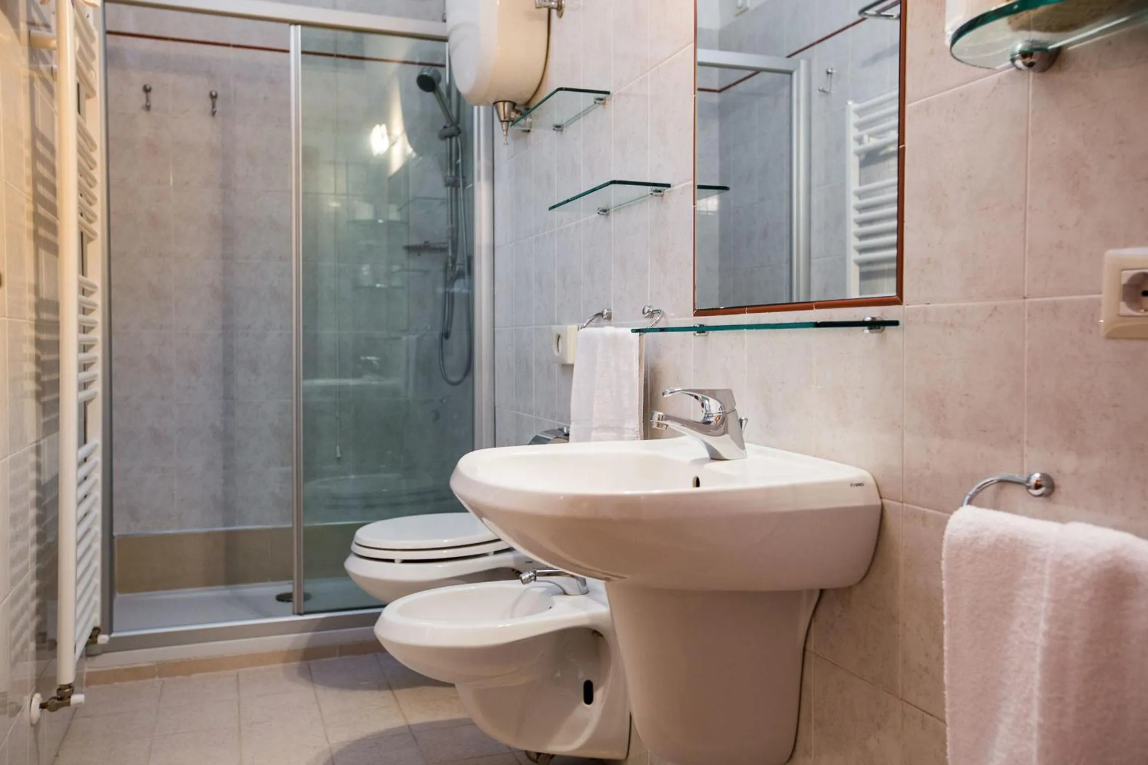 Bathroom in Hotel Ristorante Borgo Antico