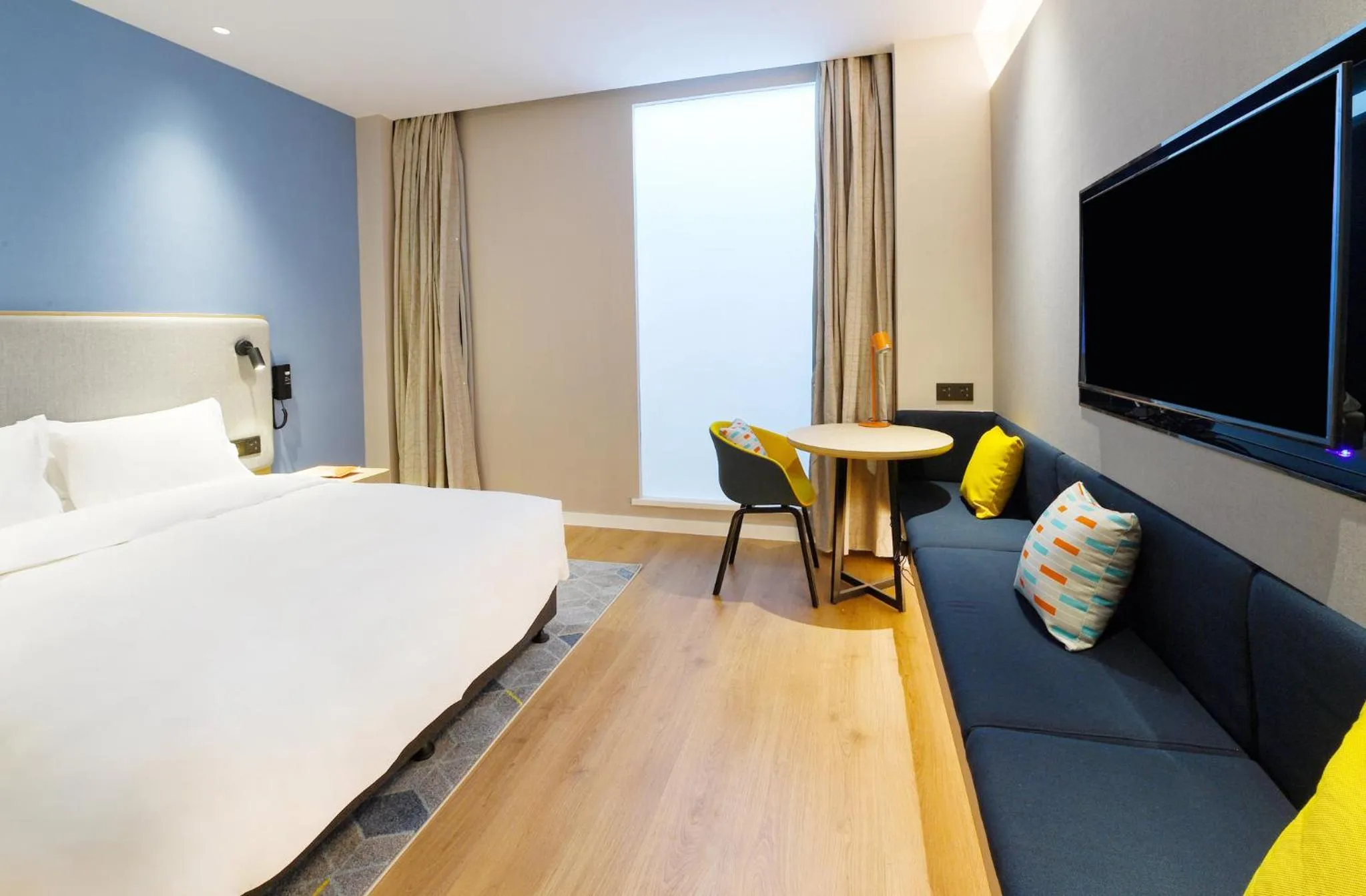 Photo of the whole room, Bed in Holiday Inn Express Tianjin Binhai by IHG