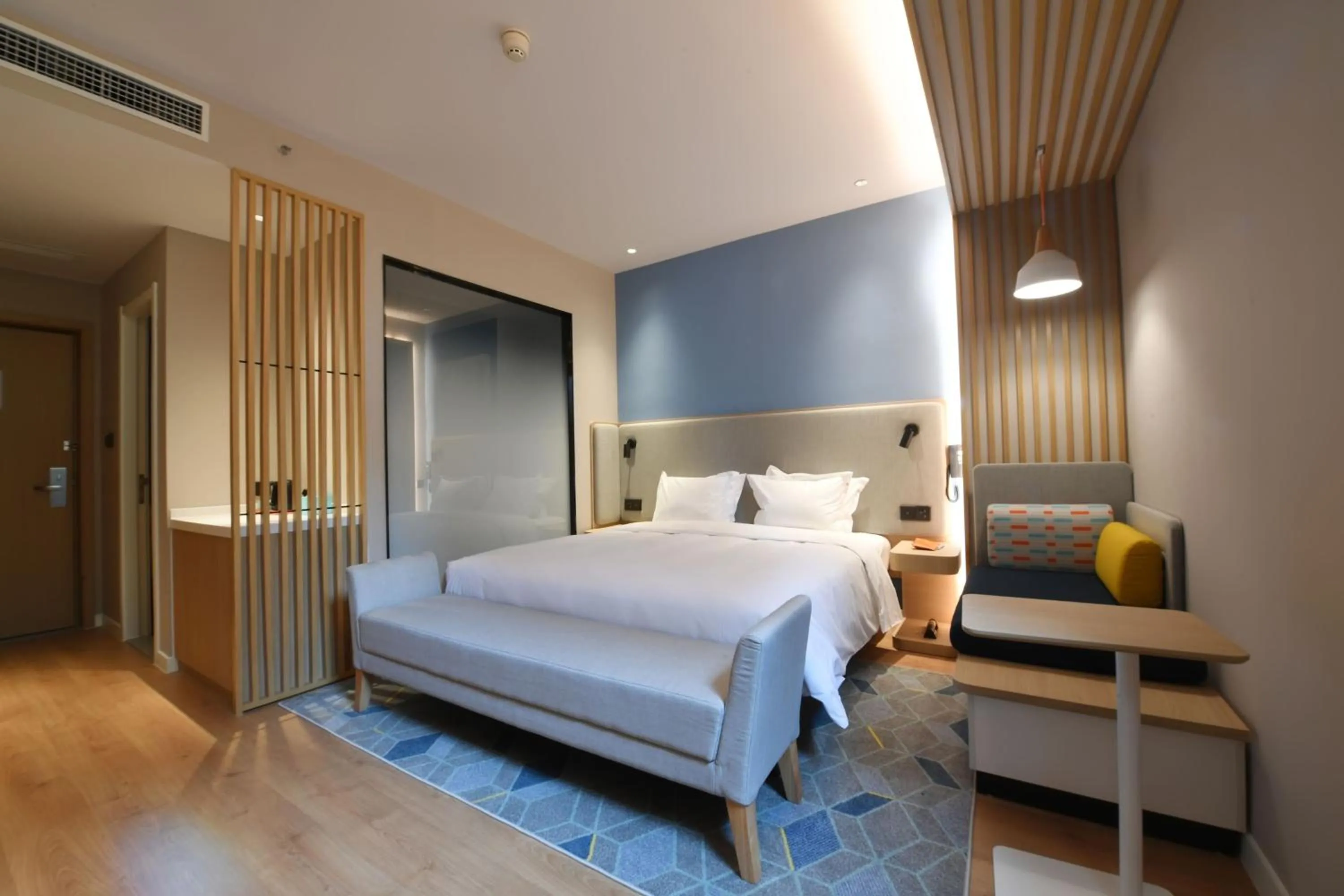 Photo of the whole room, Bed in Holiday Inn Express Tianjin Binhai by IHG