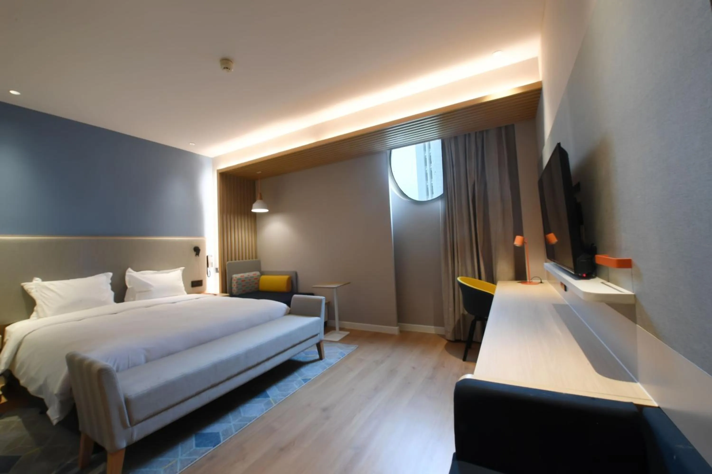 Photo of the whole room, Bed in Holiday Inn Express Tianjin Binhai by IHG