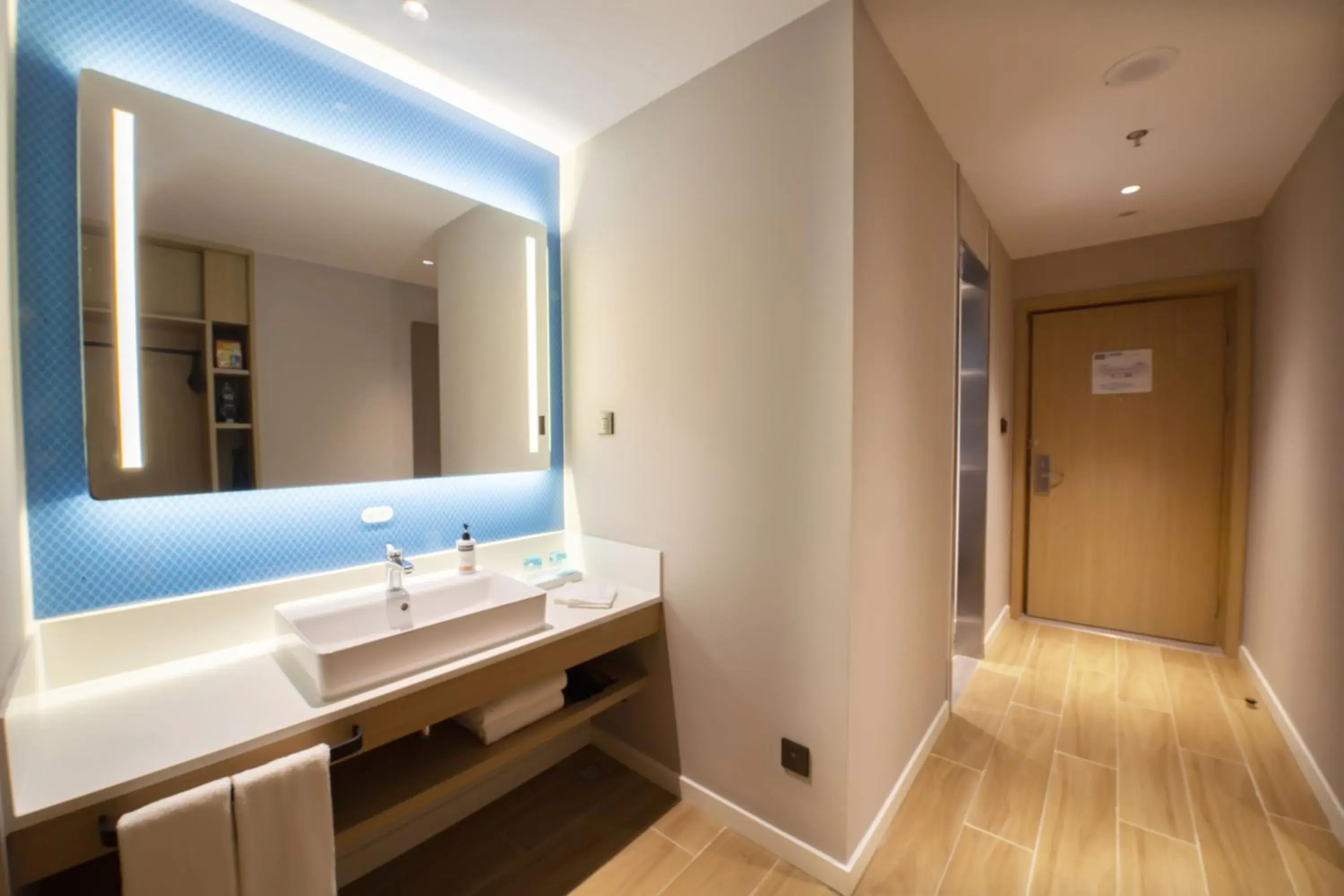 Standard King Room with City View in Holiday Inn Express Tianjin Binhai by IHG Standard King Room with City View in Holiday Inn Express Tianjin Binhai by IHG