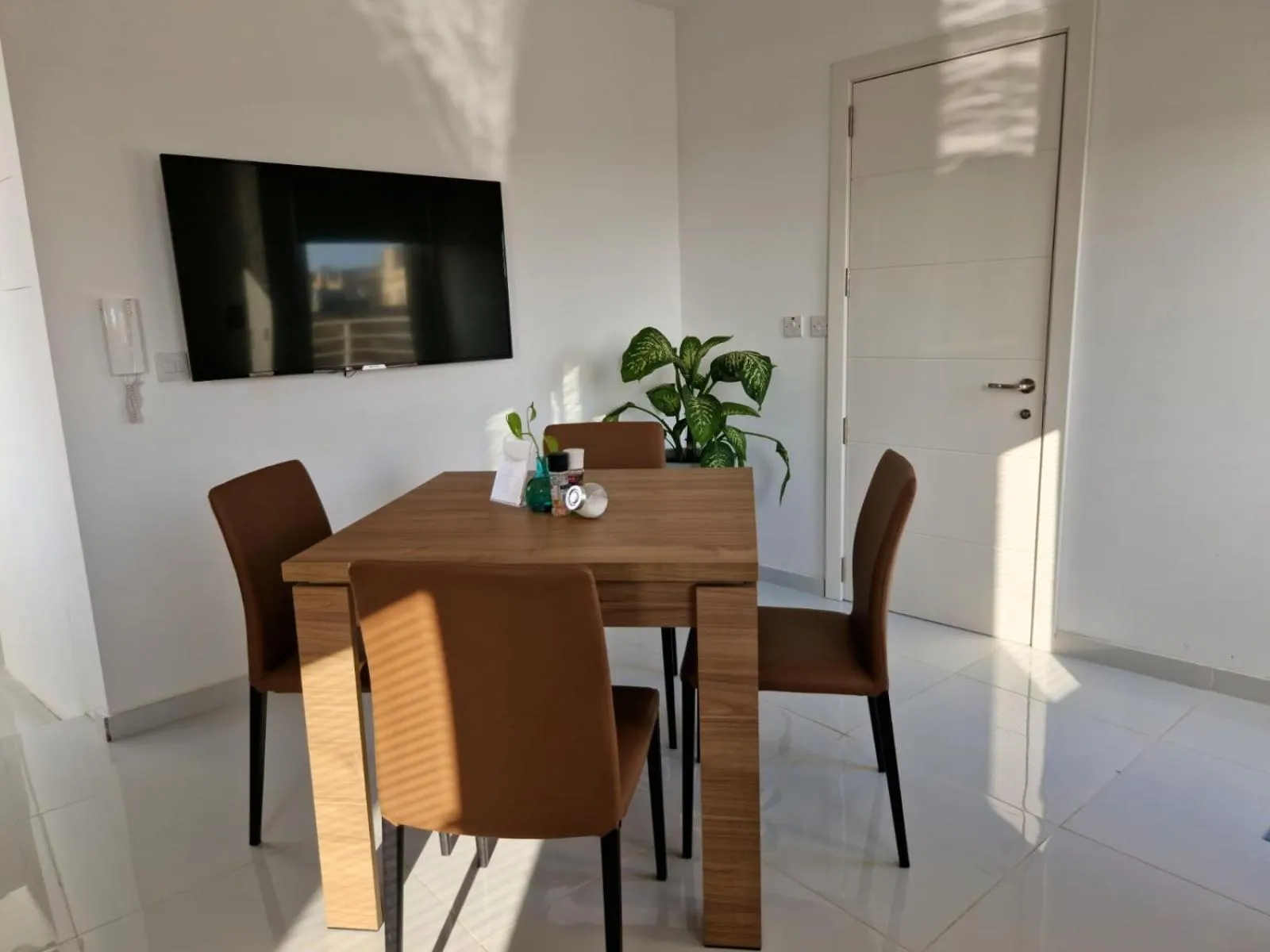 Dining area in Marina Studios