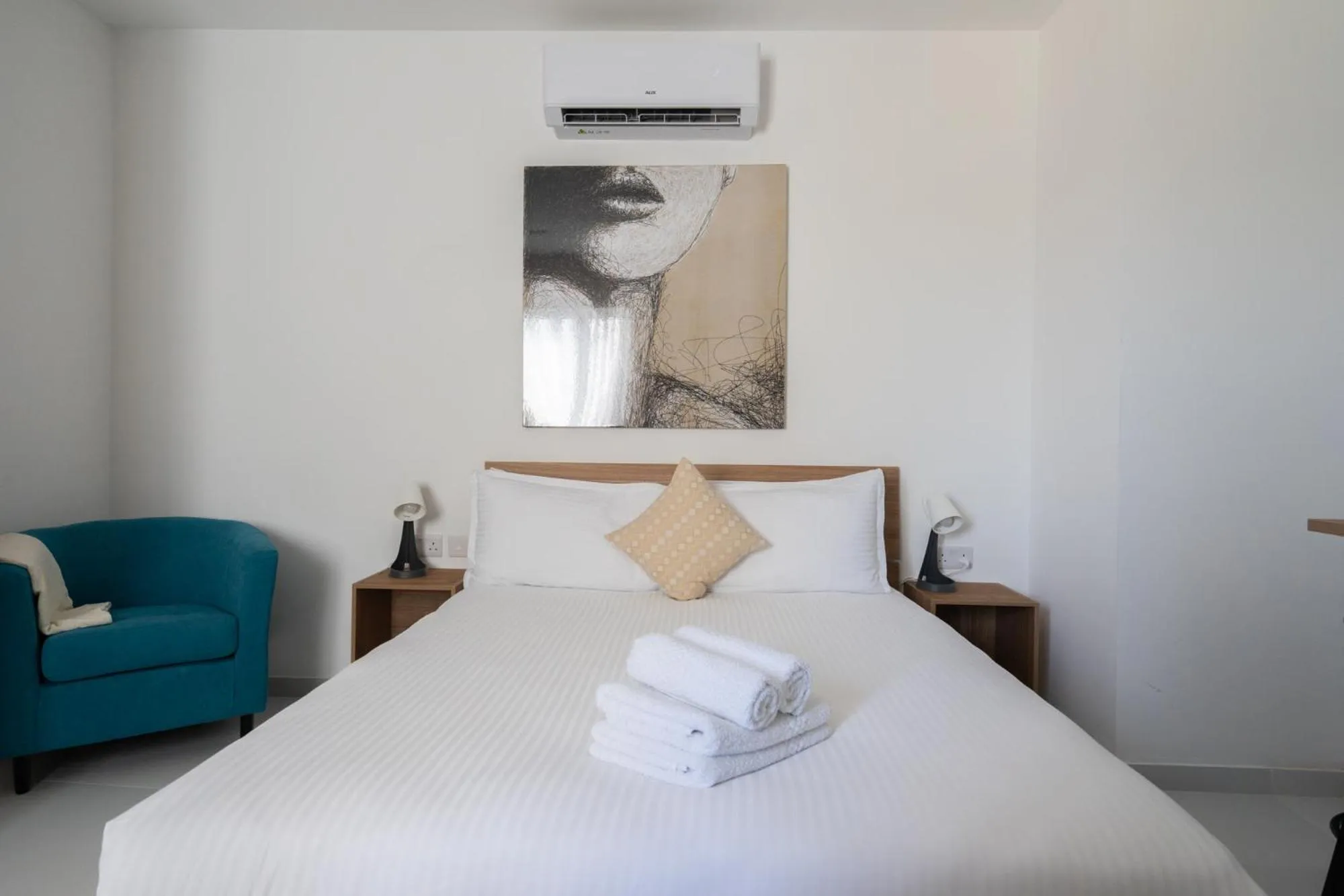 Bedroom, Bed in Marina Studios