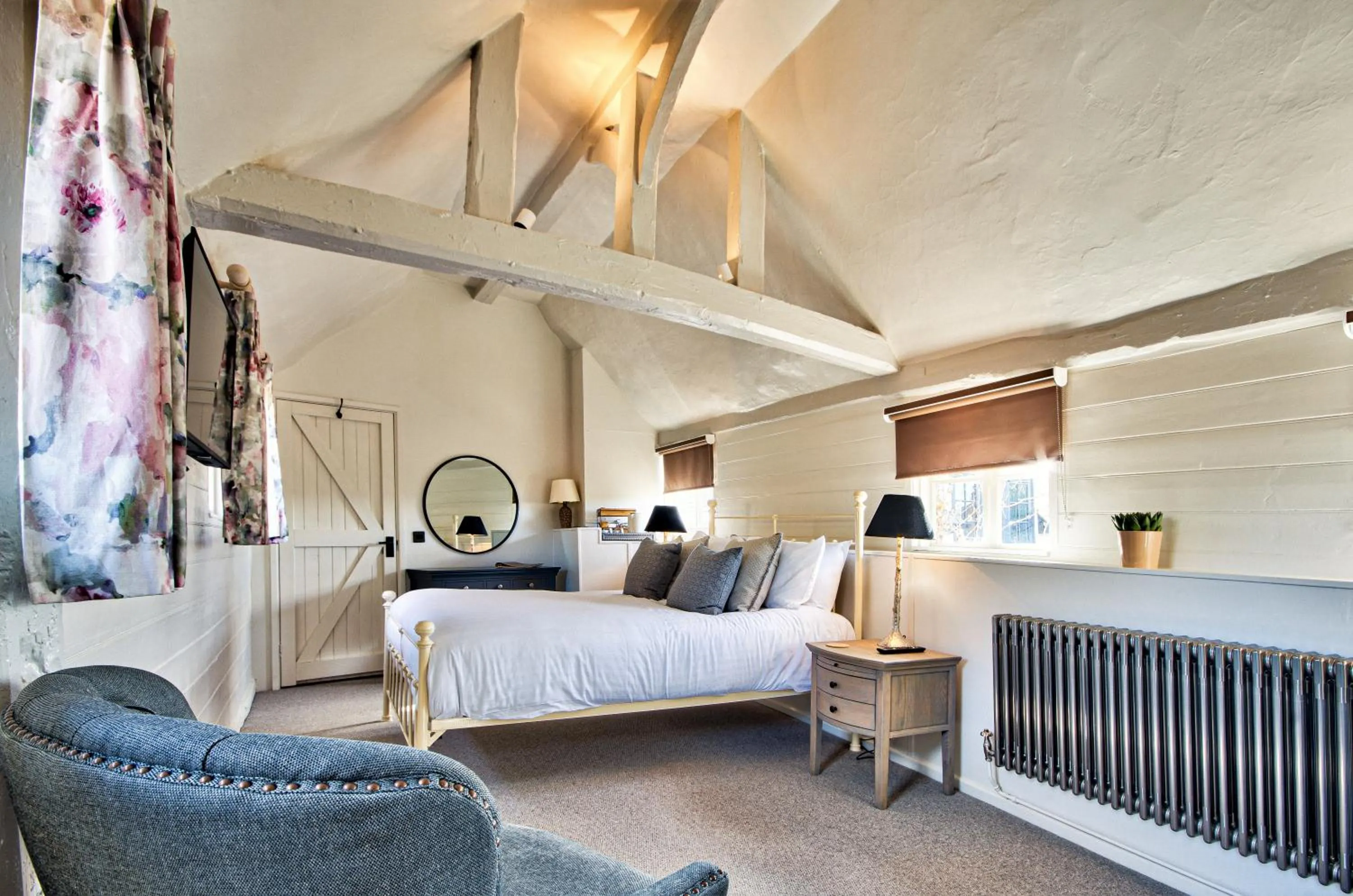 Bedroom, Bed in The Woolpack Inn