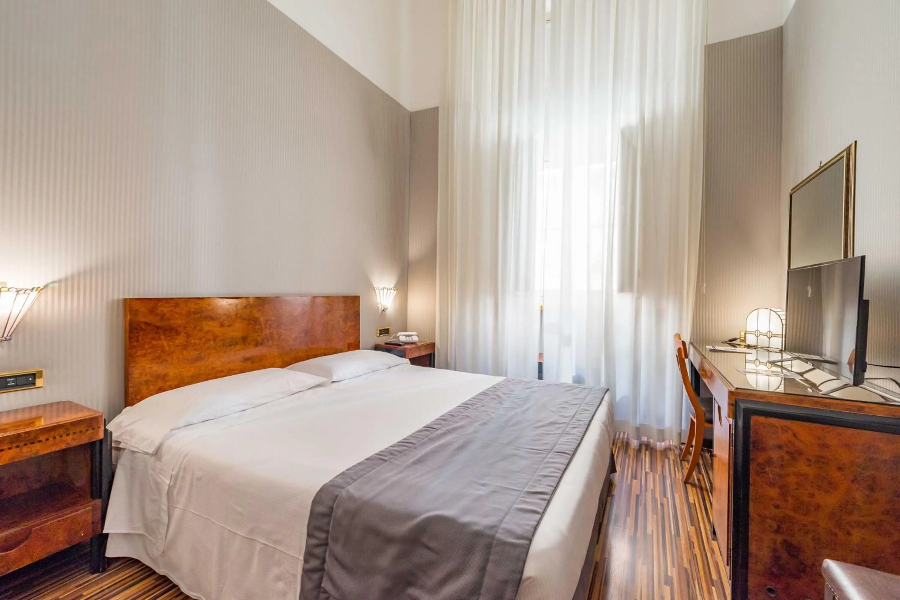 Photo of the whole room, Bed in Best Western Hotel Artdeco